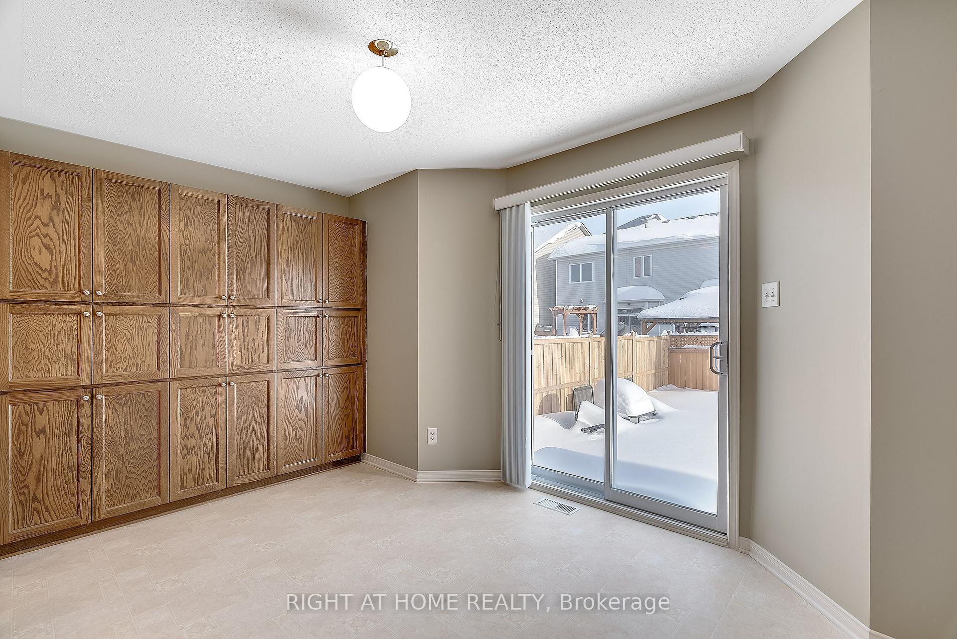 Photo 19 of 17 Ealing Street, Ottawa, Kanata - Morgan's Grant/South March — HOMEH
