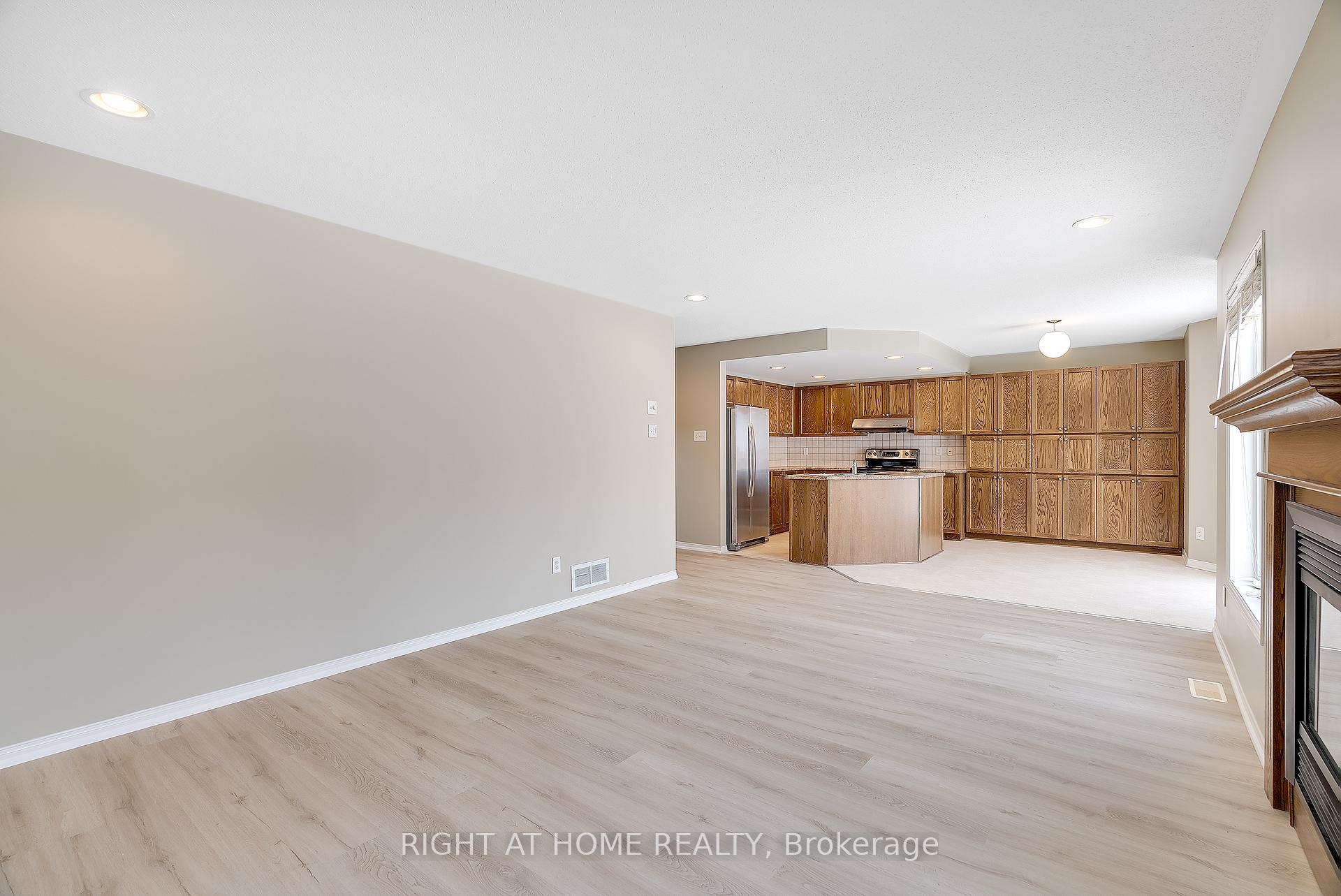 Photo 20 of 17 Ealing Street, Ottawa, Kanata - Morgan's Grant/South March — HOMEH