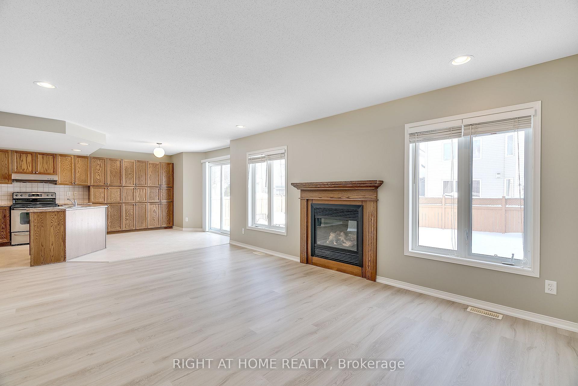 Photo 21 of 17 Ealing Street, Ottawa, Kanata - Morgan's Grant/South March — HOMEH