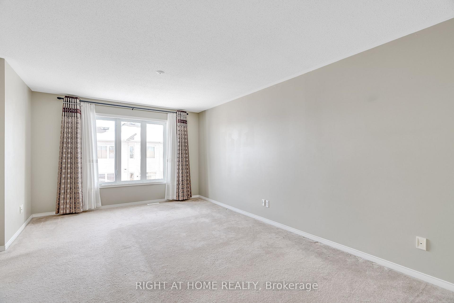 Photo 22 of 17 Ealing Street, Ottawa, Kanata - Morgan's Grant/South March — HOMEH