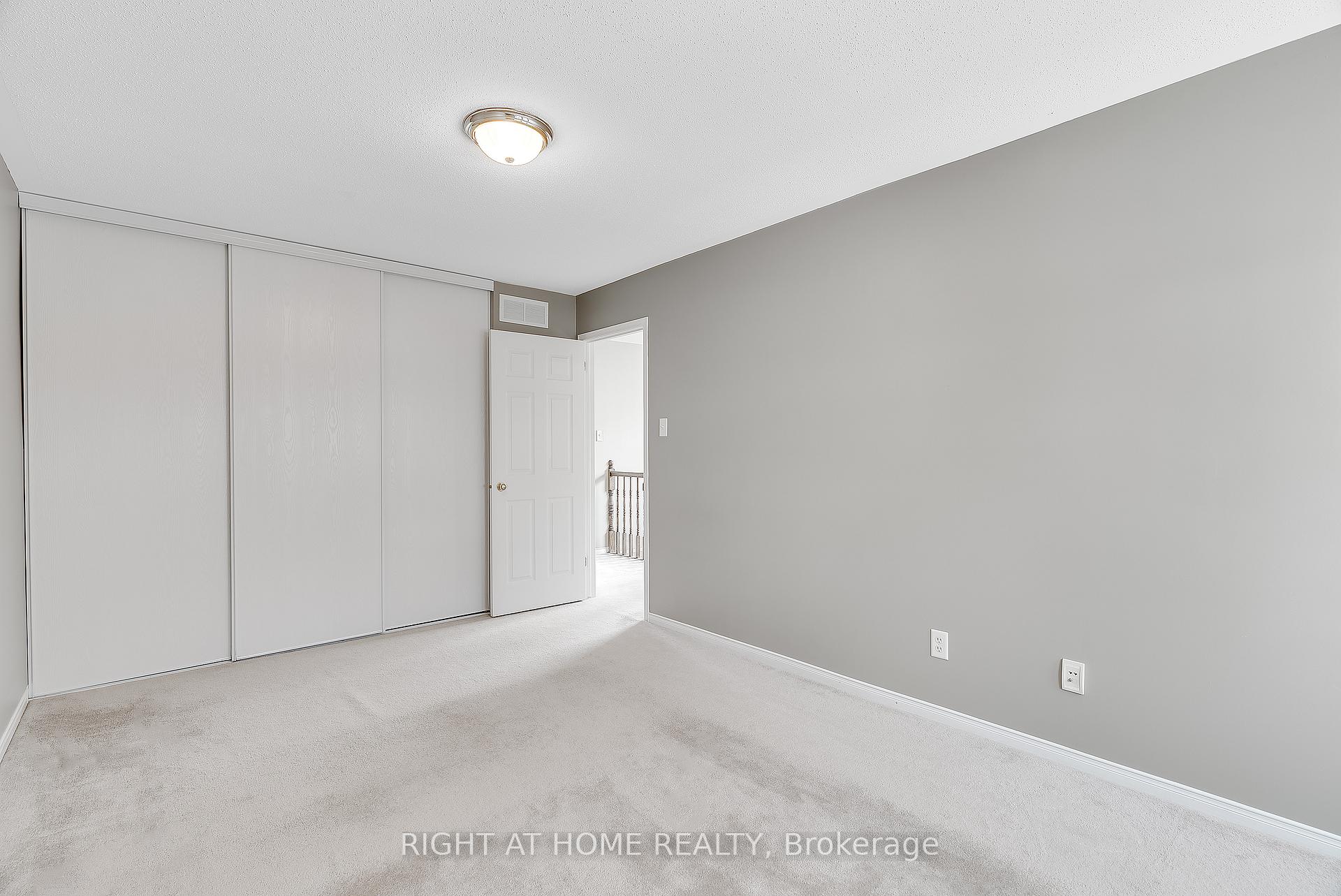 Photo 32 of 17 Ealing Street, Ottawa, Kanata - Morgan's Grant/South March — HOMEH
