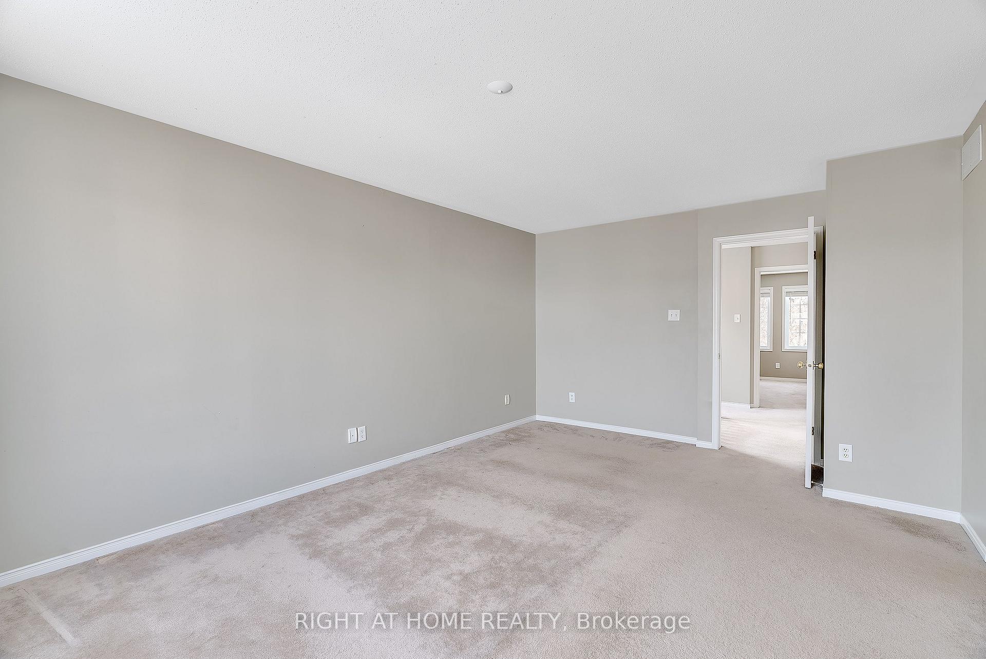 Photo 33 of 17 Ealing Street, Ottawa, Kanata - Morgan's Grant/South March — HOMEH