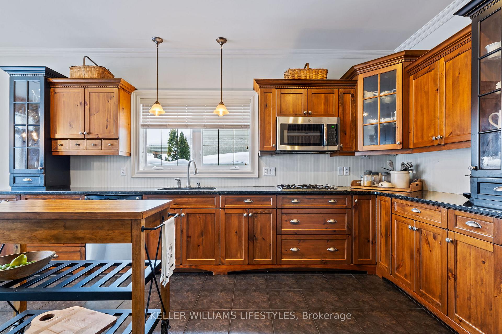 Photo 10 of 8 Dogwood Trail, Middlesex Centre, Ilderton — HOMEH
