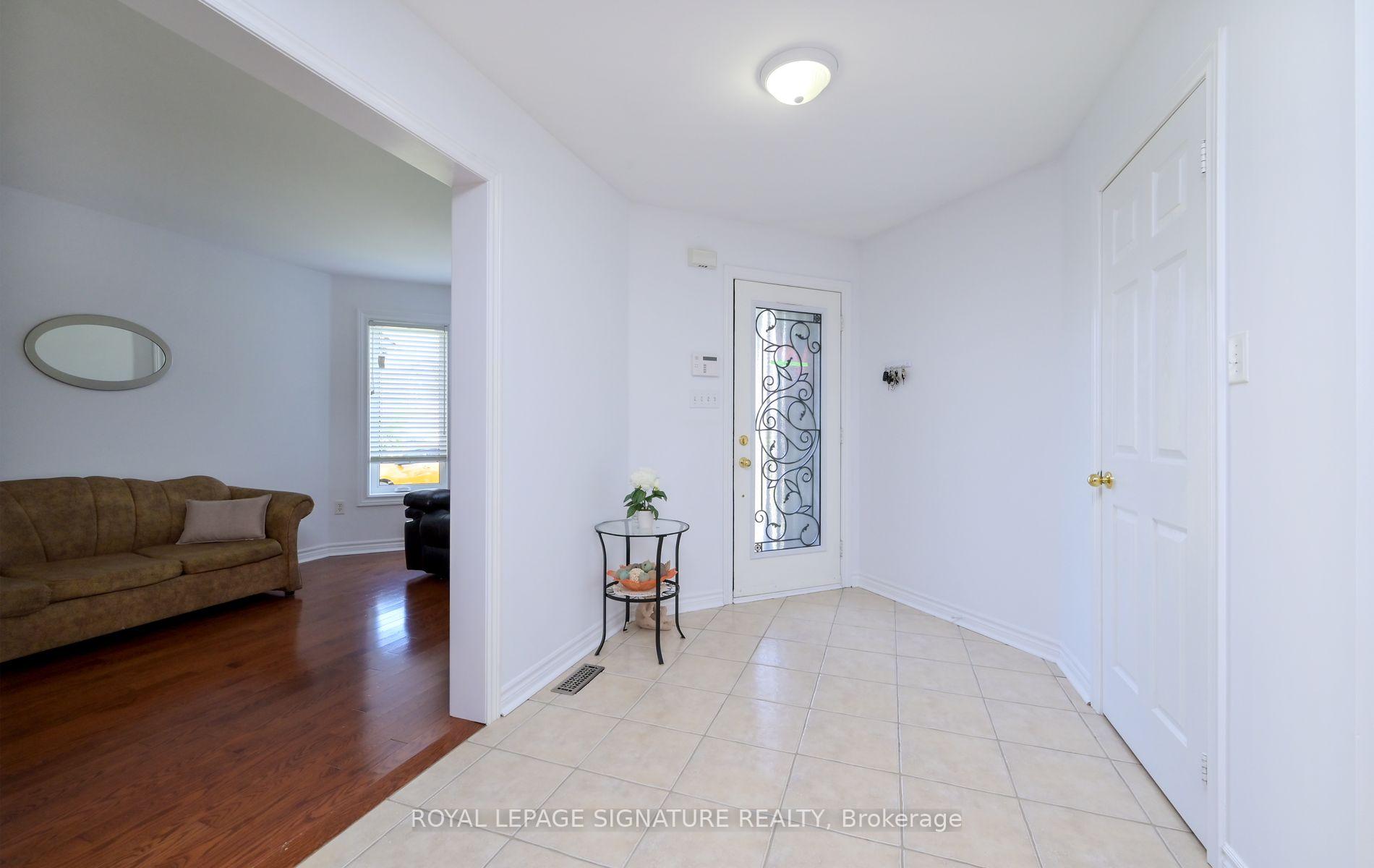 Photo 5 of 1327 Corm Street, Innisfil, Alcona — HOMEH