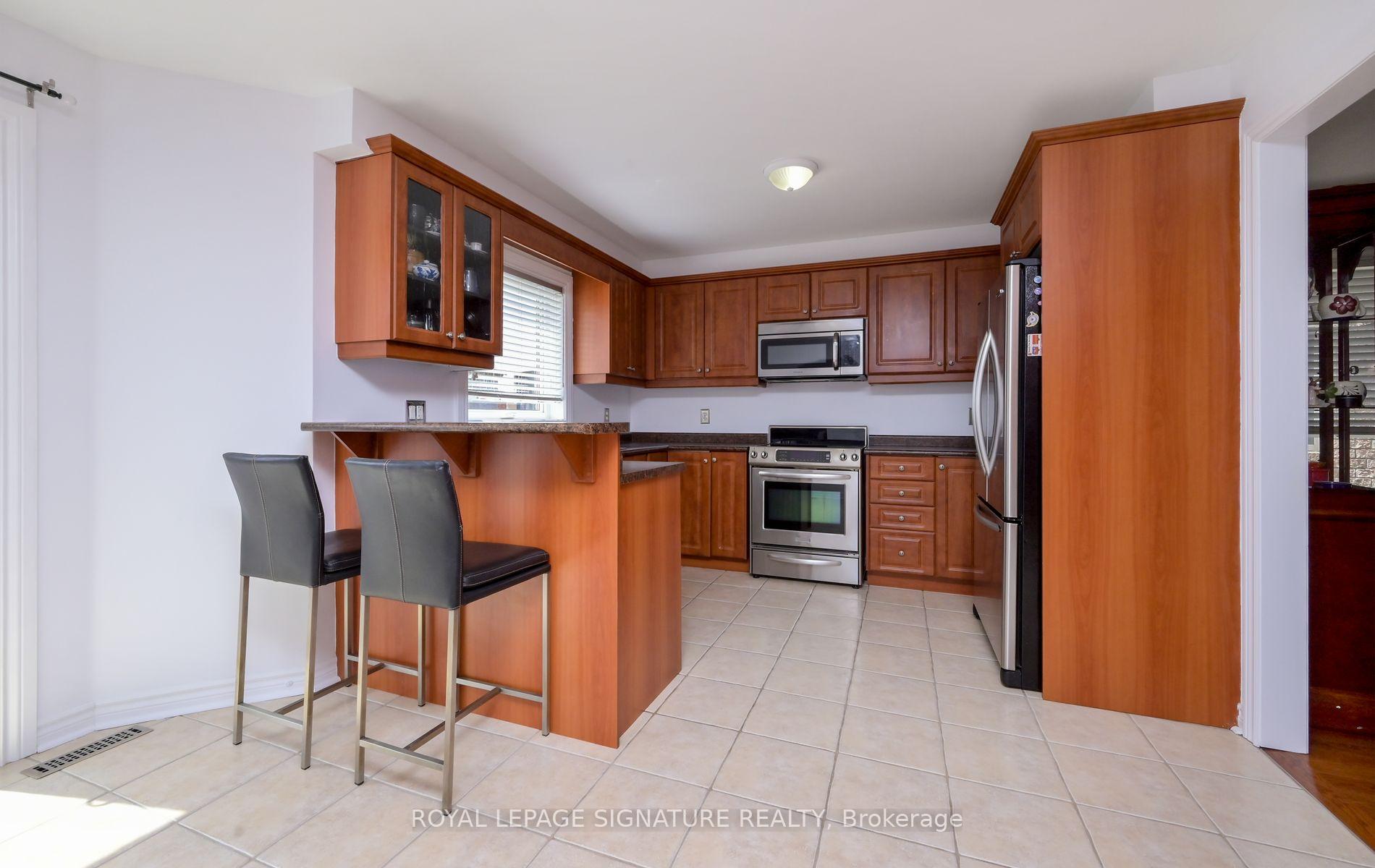 Photo 6 of 1327 Corm Street, Innisfil, Alcona — HOMEH