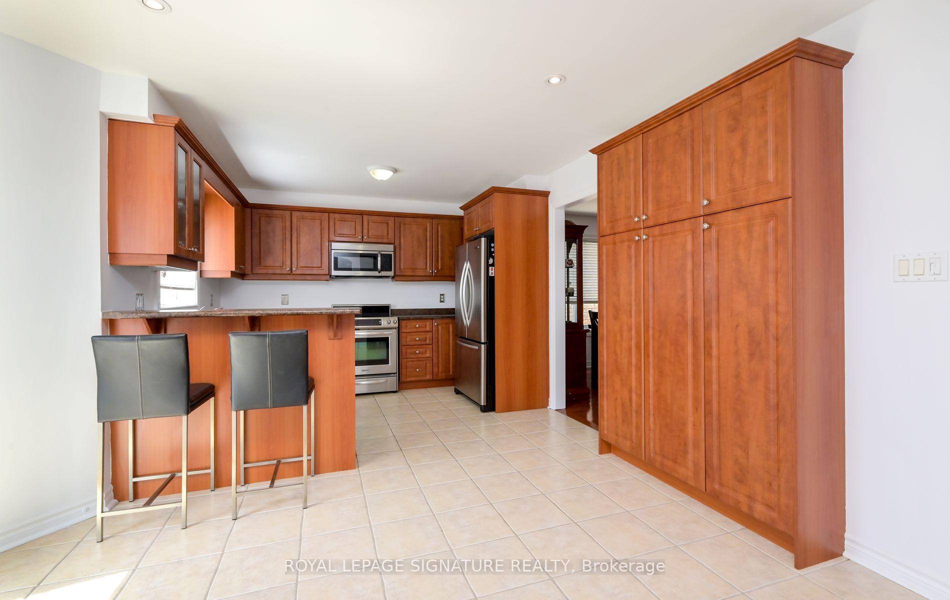 Photo 7 of 1327 Corm Street, Innisfil, Alcona — HOMEH