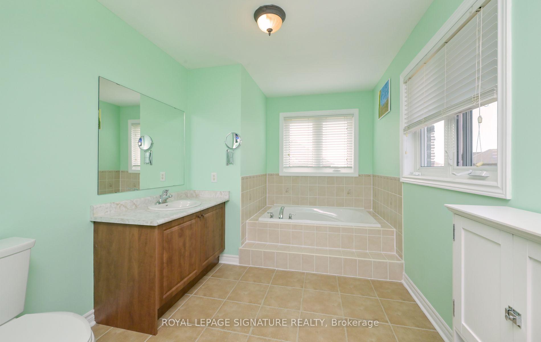 Photo 12 of 1327 Corm Street, Innisfil, Alcona — HOMEH