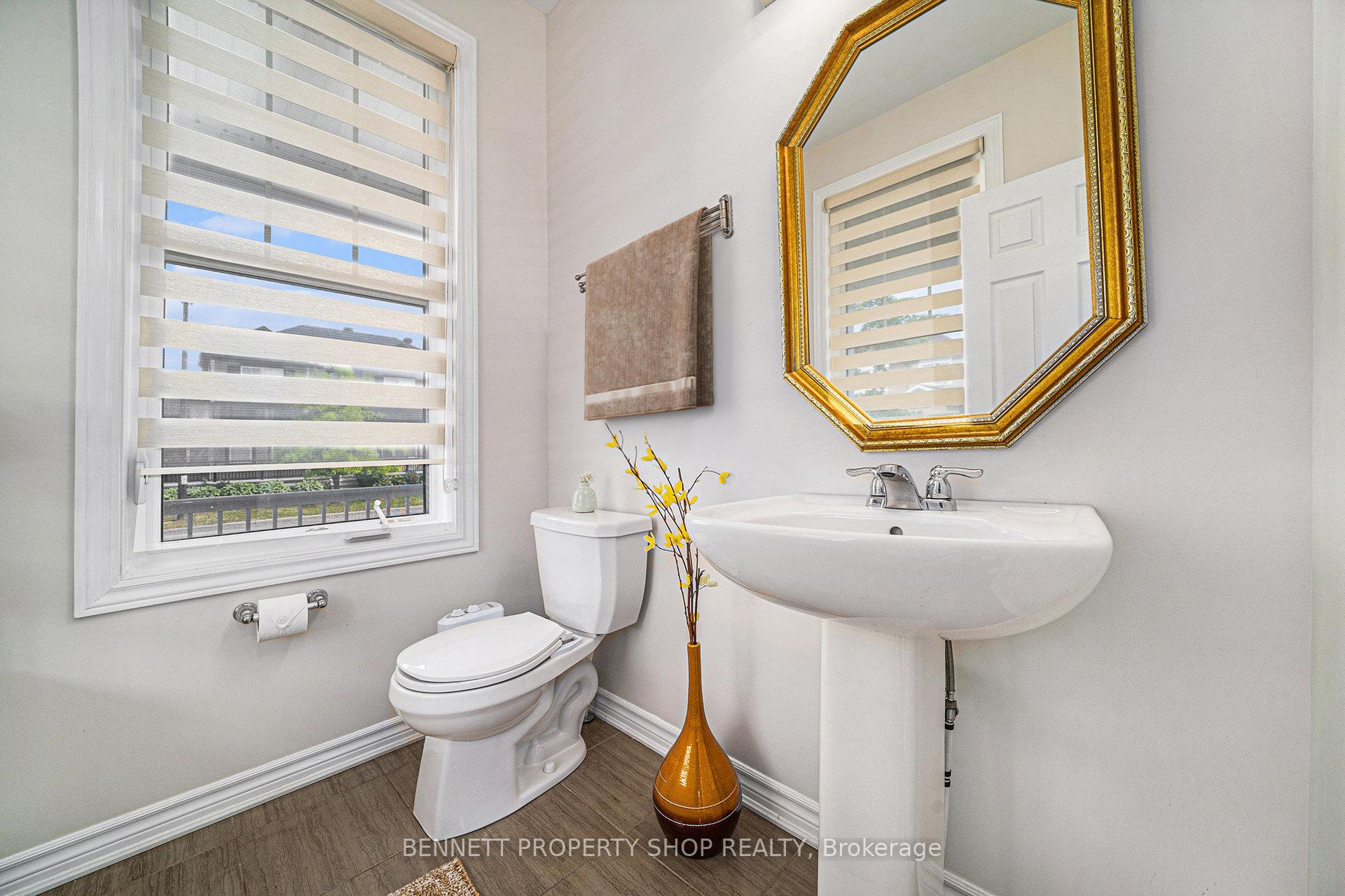 Photo 9 of 52 Oxalis Crescent, Ottawa, Kanata - Emerald Meadows/Trailwest — HOMEH