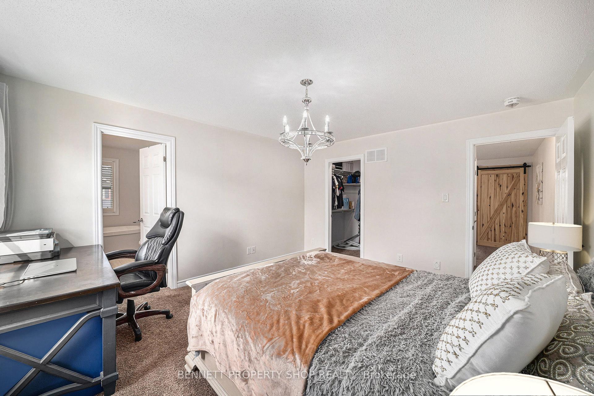 Photo 11 of 52 Oxalis Crescent, Ottawa, Kanata - Emerald Meadows/Trailwest — HOMEH