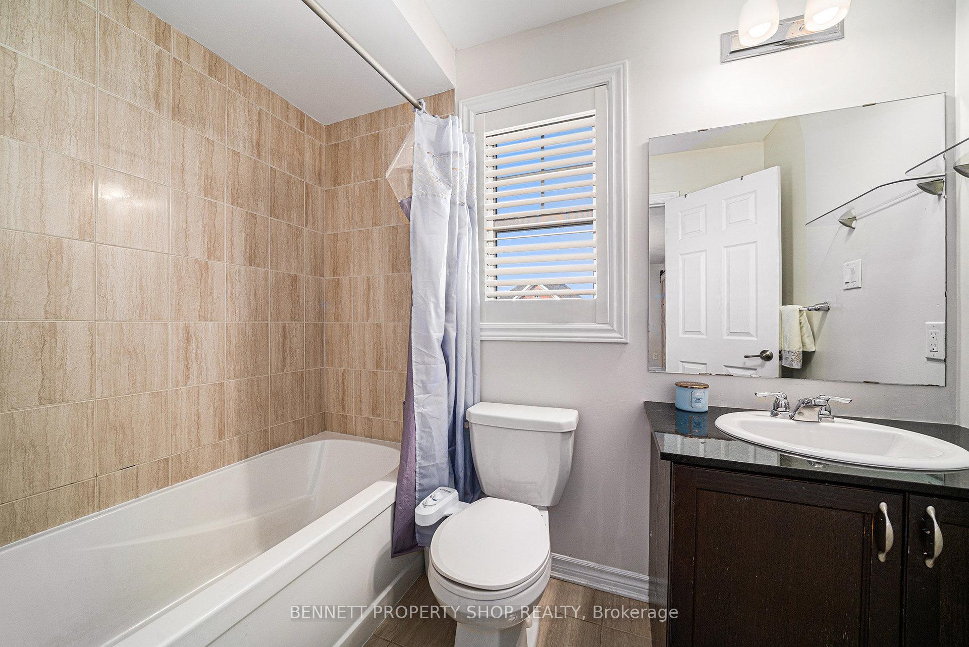 Photo 13 of 52 Oxalis Crescent, Ottawa, Kanata - Emerald Meadows/Trailwest — HOMEH