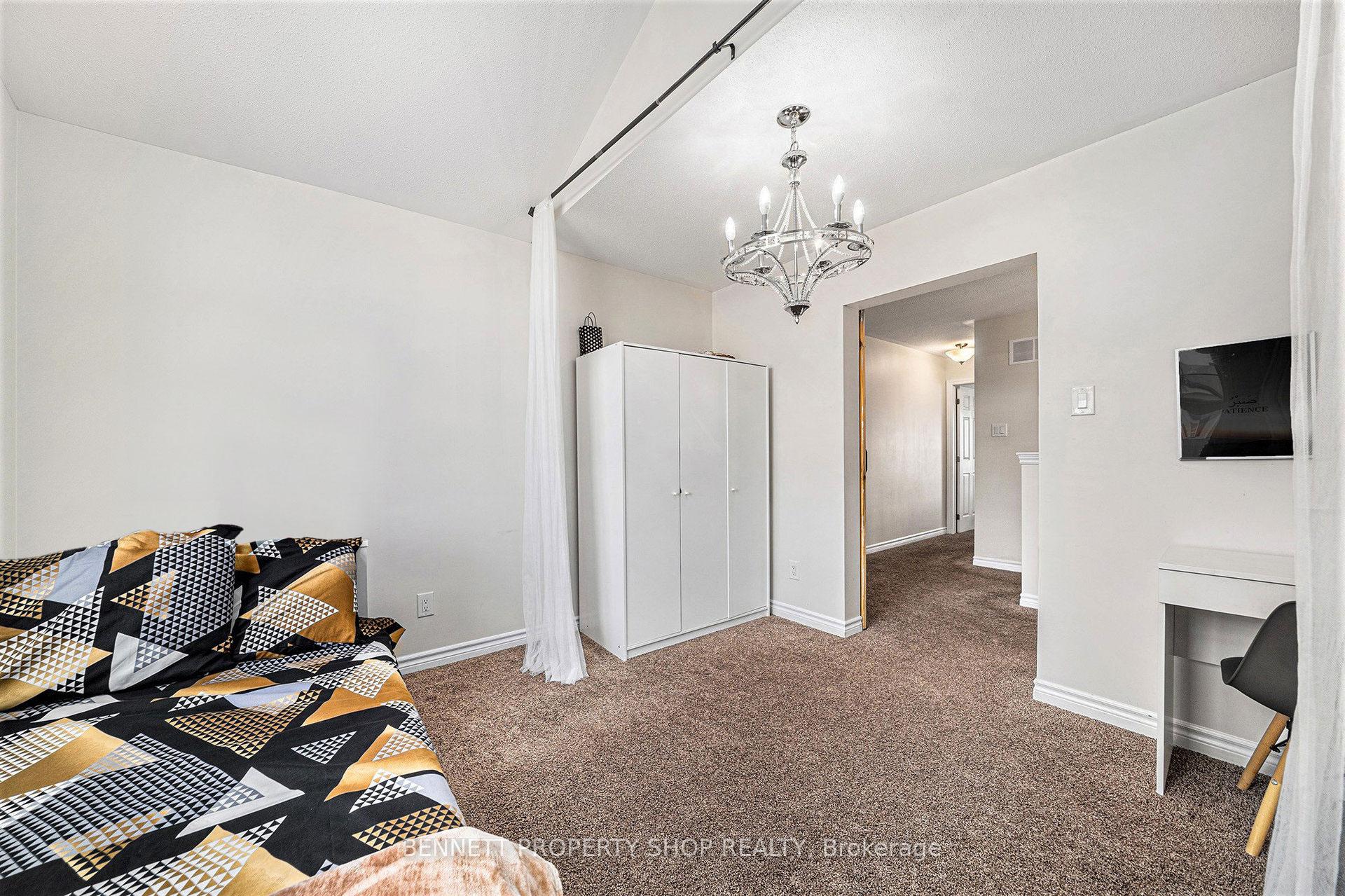 Photo 19 of 52 Oxalis Crescent, Ottawa, Kanata - Emerald Meadows/Trailwest — HOMEH