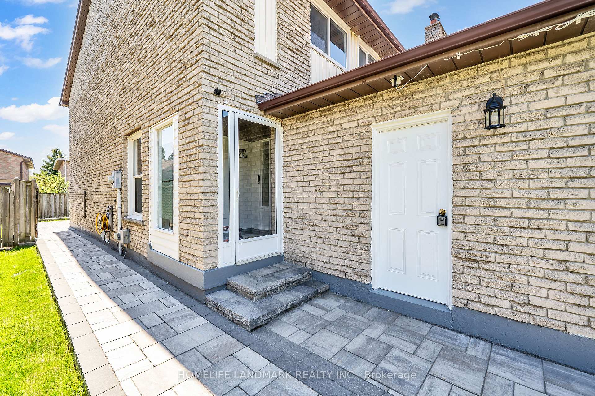Photo 3 of 89 Upton Crescent, Markham, Milliken Mills West — HOMEH