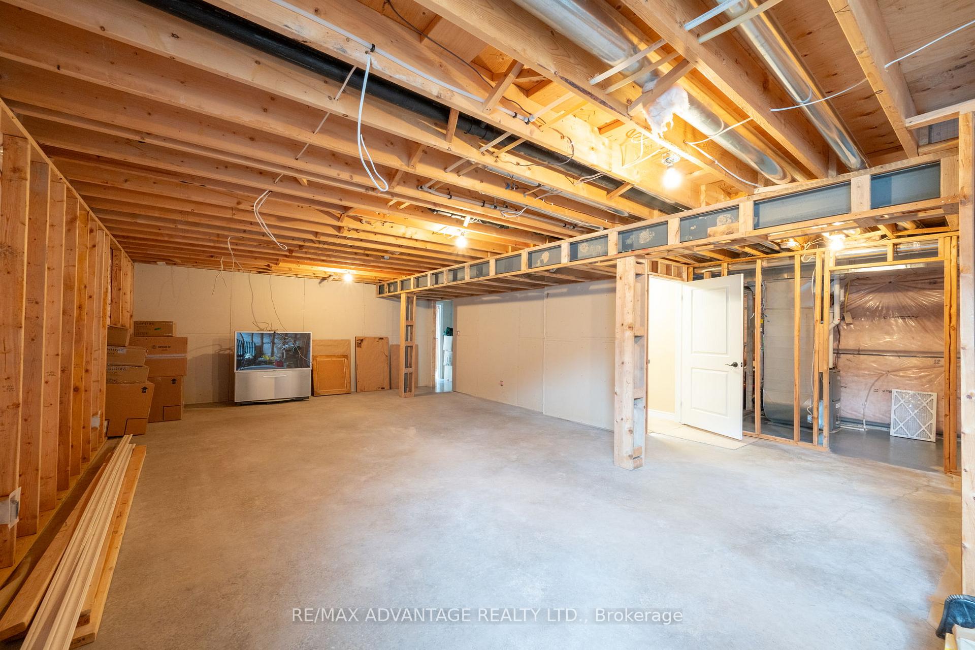 Photo 25 of 64 Blue Heron Drive, Middlesex Centre, Ilderton — HOMEH