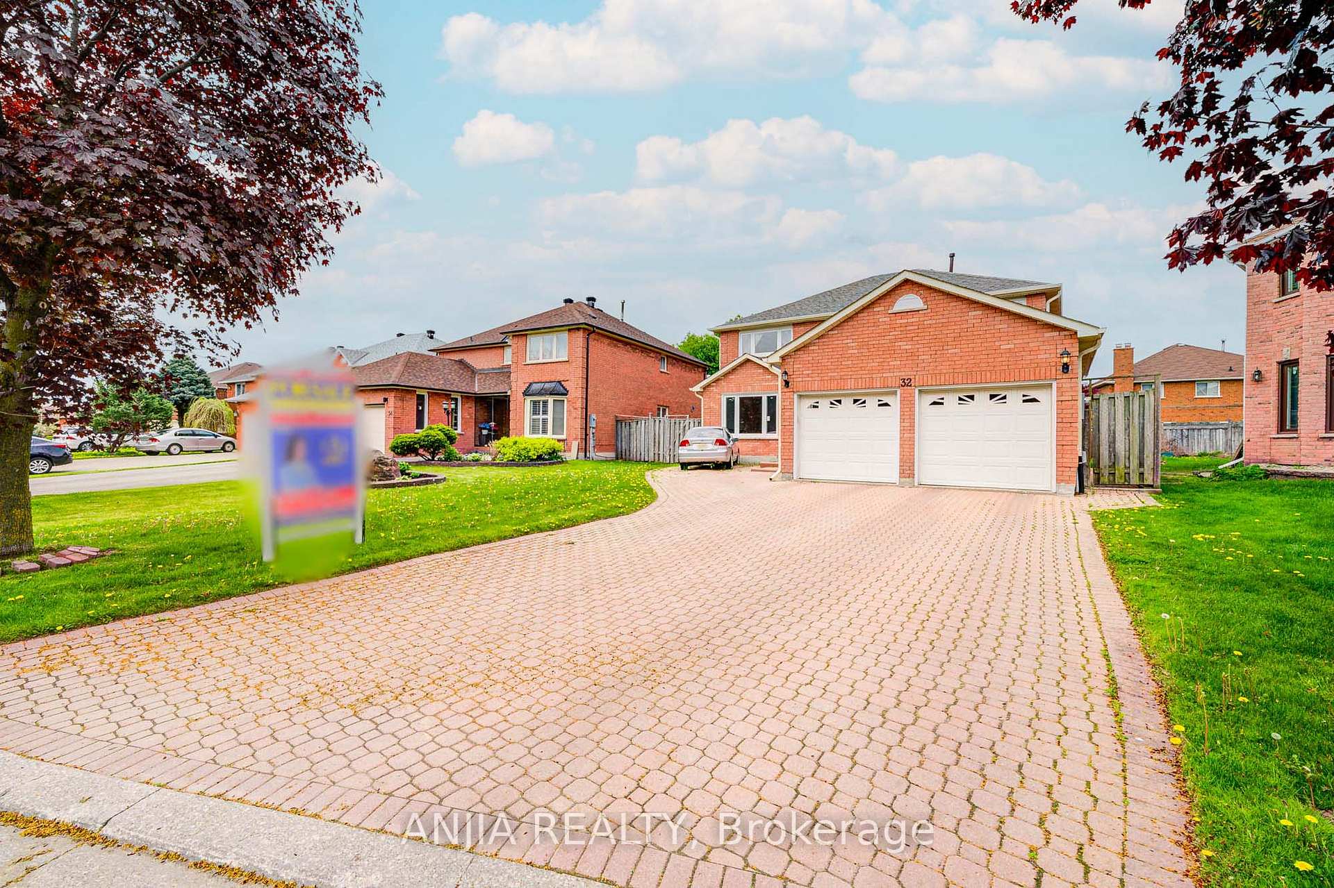 Photo 2 of 32 Brackin Road, Markham, Milliken Mills East — HOMEH
