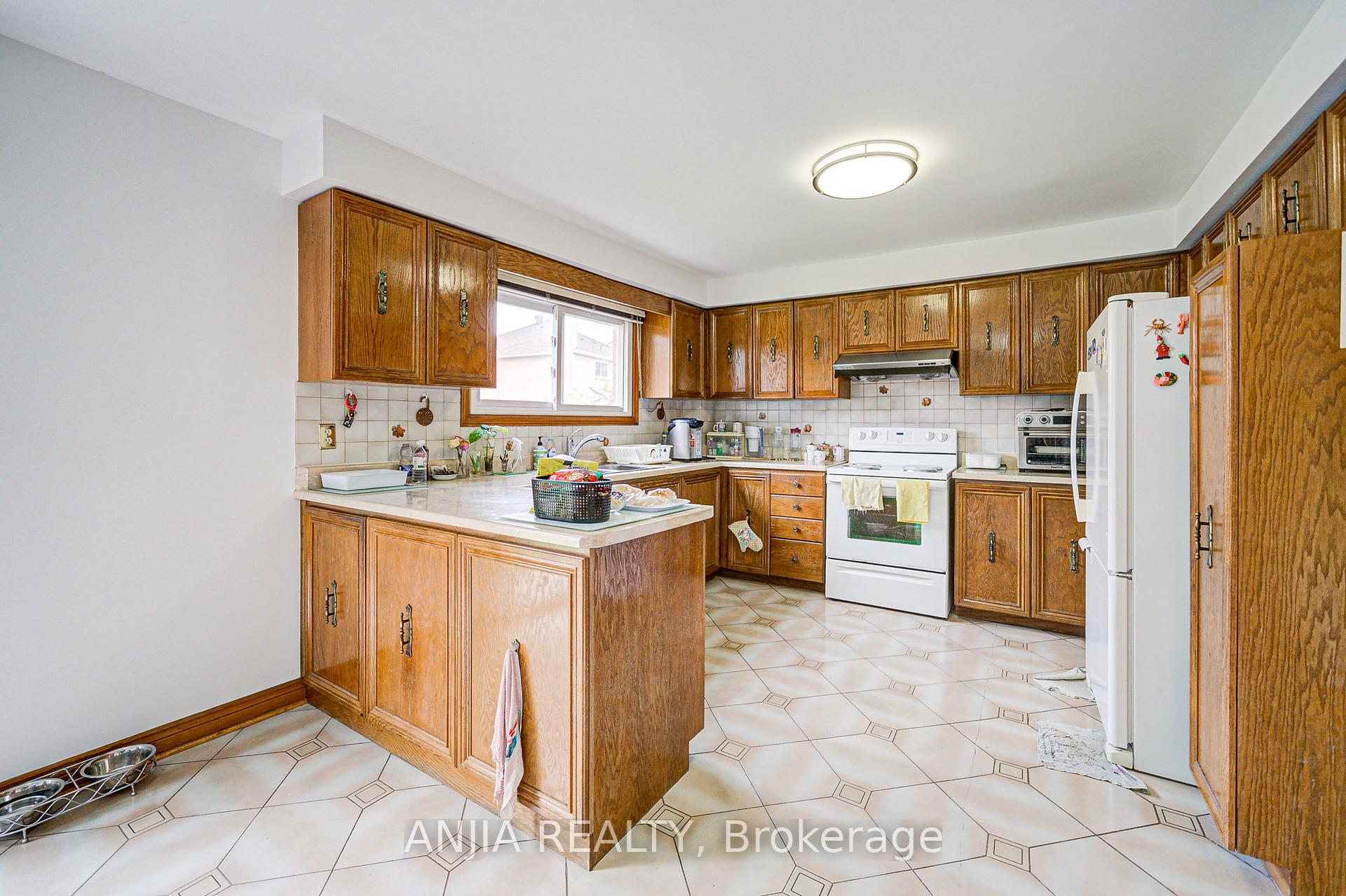 Photo 14 of 32 Brackin Road, Markham, Milliken Mills East — HOMEH