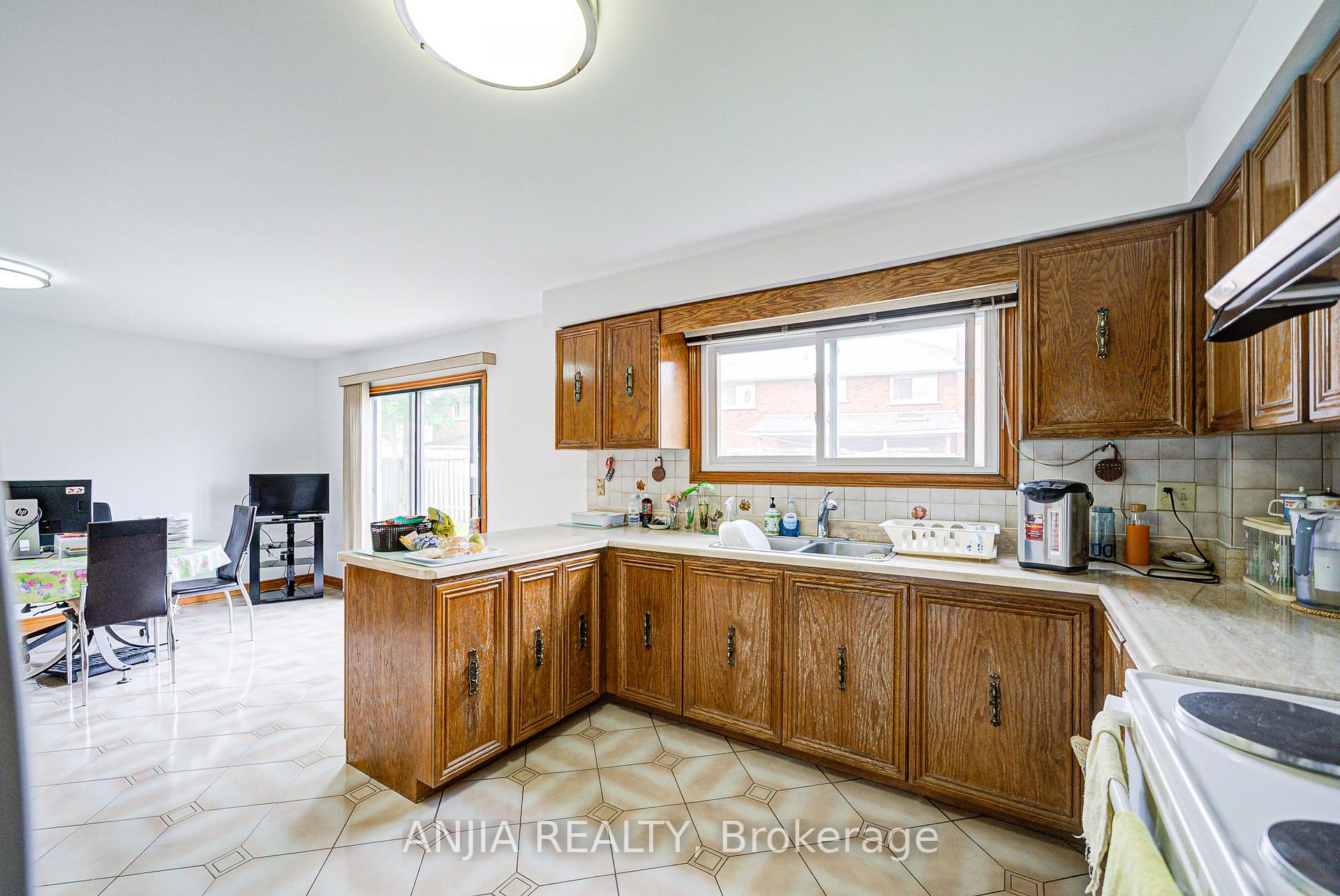 Photo 15 of 32 Brackin Road, Markham, Milliken Mills East — HOMEH