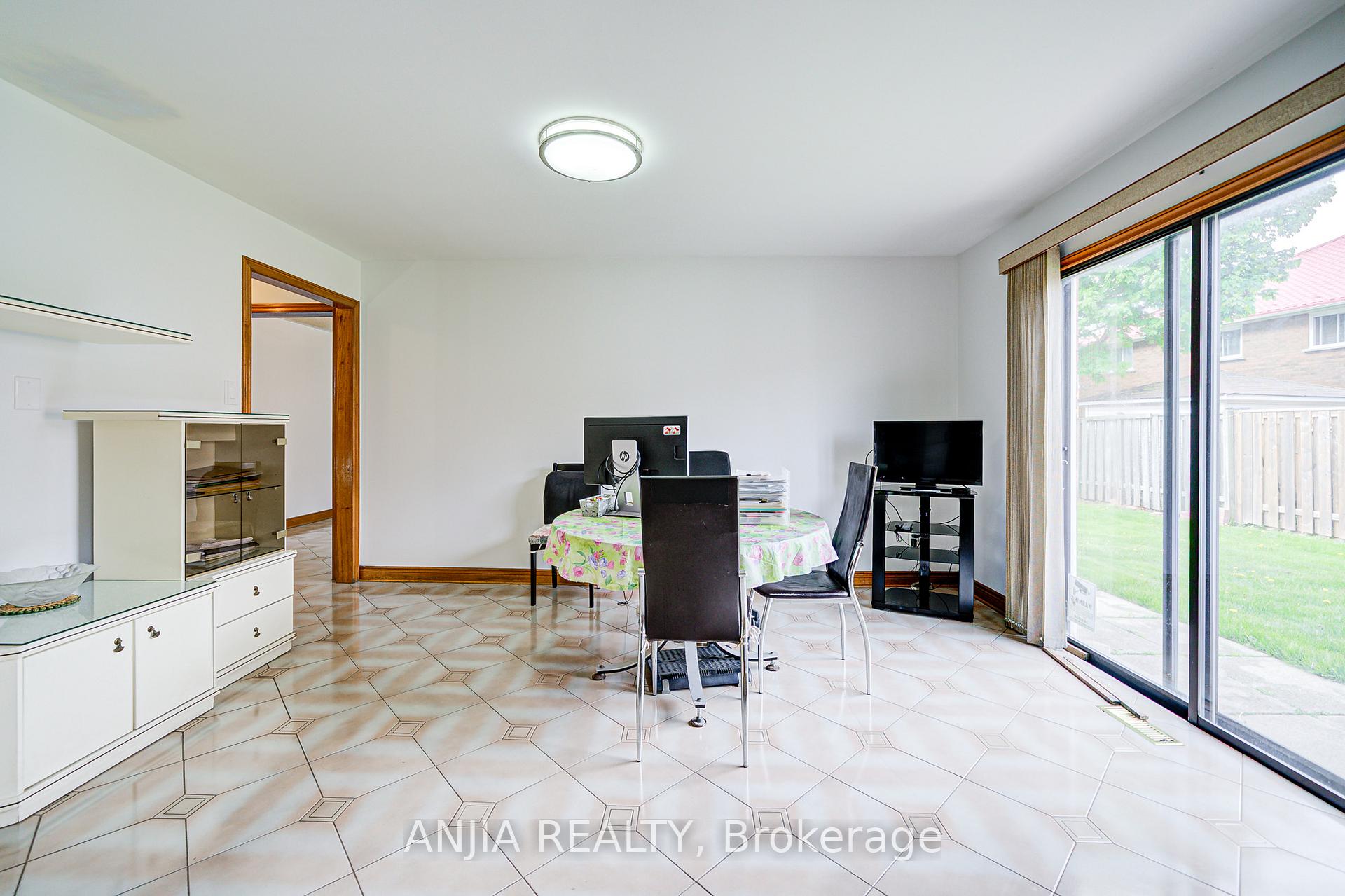 Photo 16 of 32 Brackin Road, Markham, Milliken Mills East — HOMEH