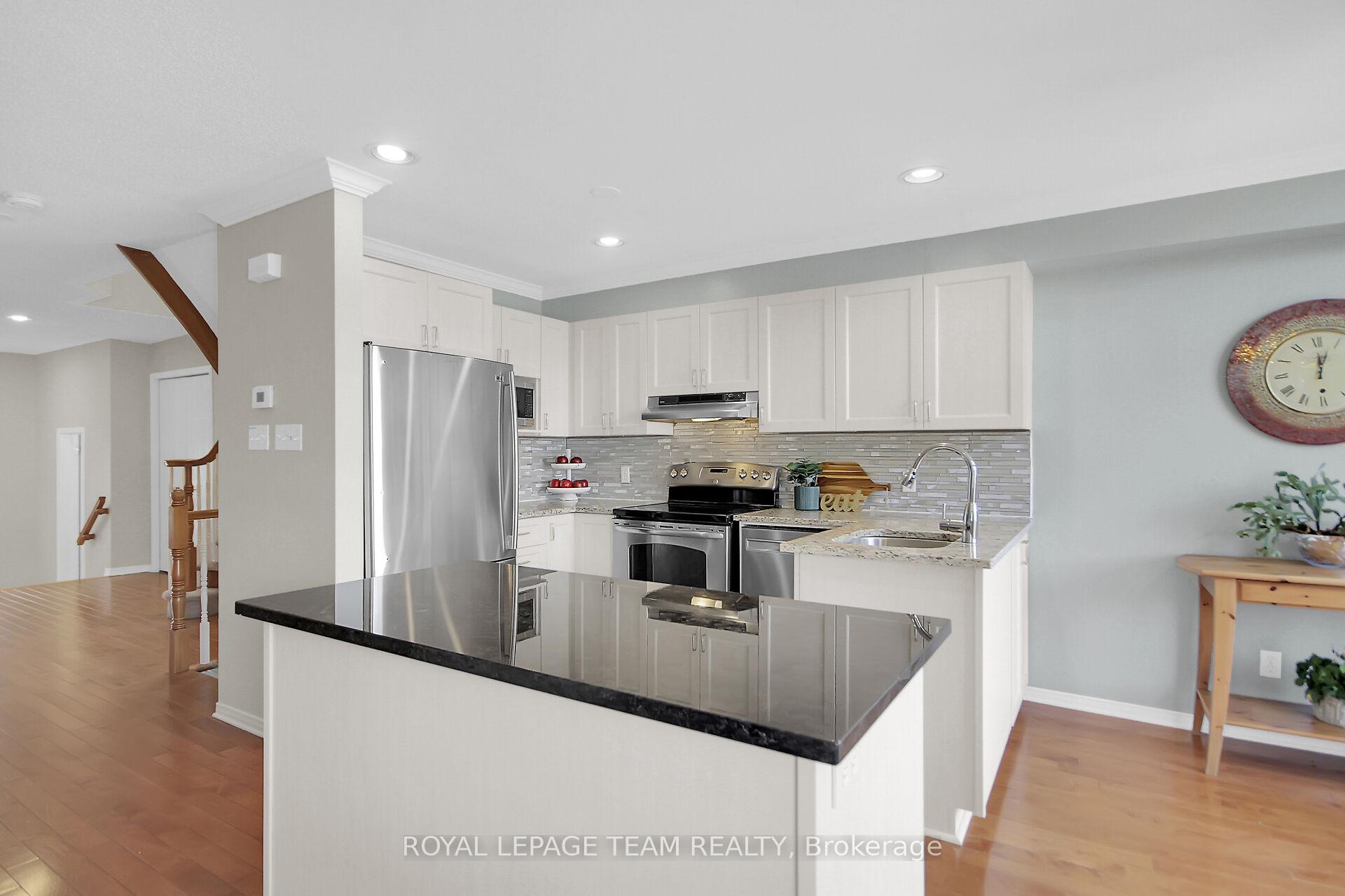 Photo 10 of 484 Meadowbreeze Drive, Ottawa, Kanata - Emerald Meadows/Trailwest — HOMEH
