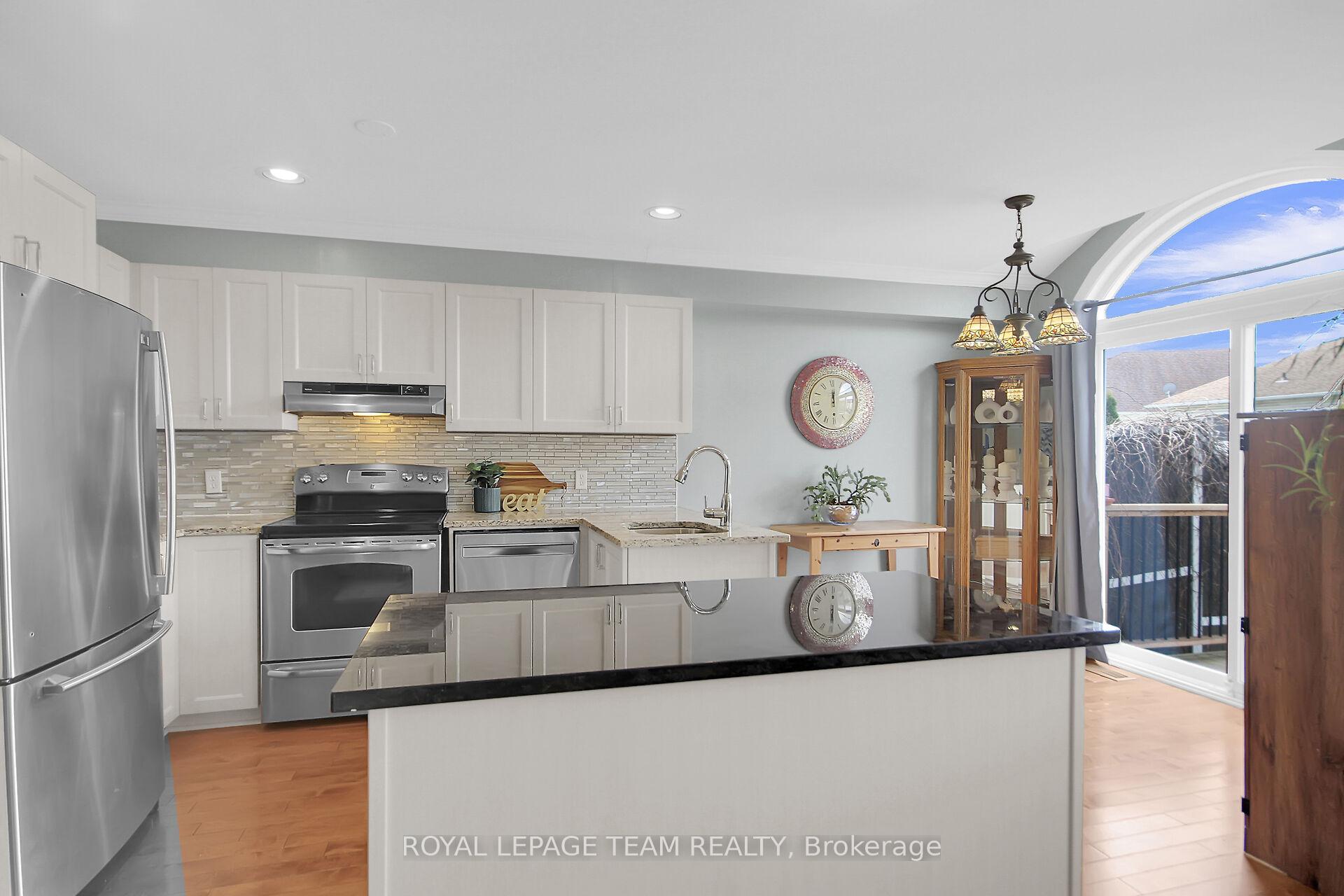 Photo 30 of 484 Meadowbreeze Drive, Ottawa, Kanata - Emerald Meadows/Trailwest — HOMEH