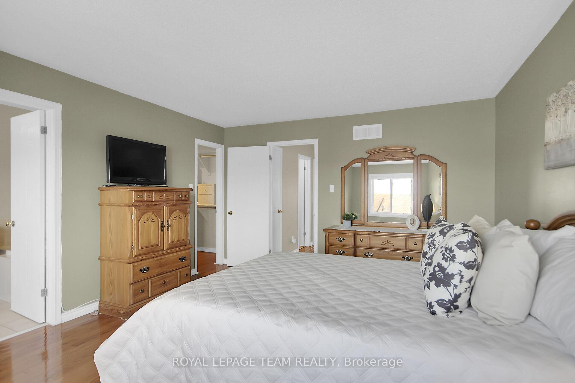 Photo 37 of 484 Meadowbreeze Drive, Ottawa, Kanata - Emerald Meadows/Trailwest — HOMEH