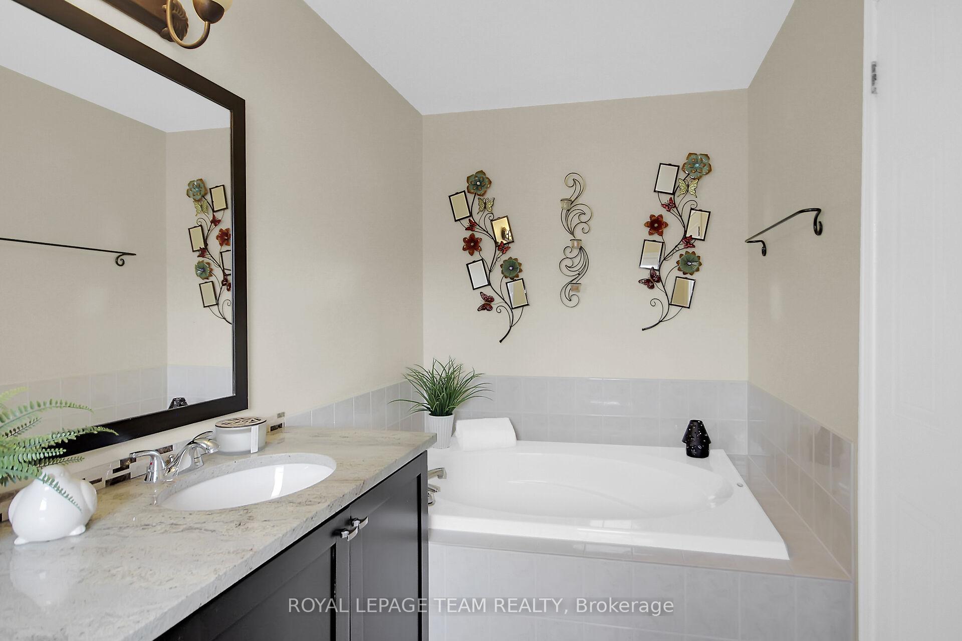 Photo 39 of 484 Meadowbreeze Drive, Ottawa, Kanata - Emerald Meadows/Trailwest — HOMEH