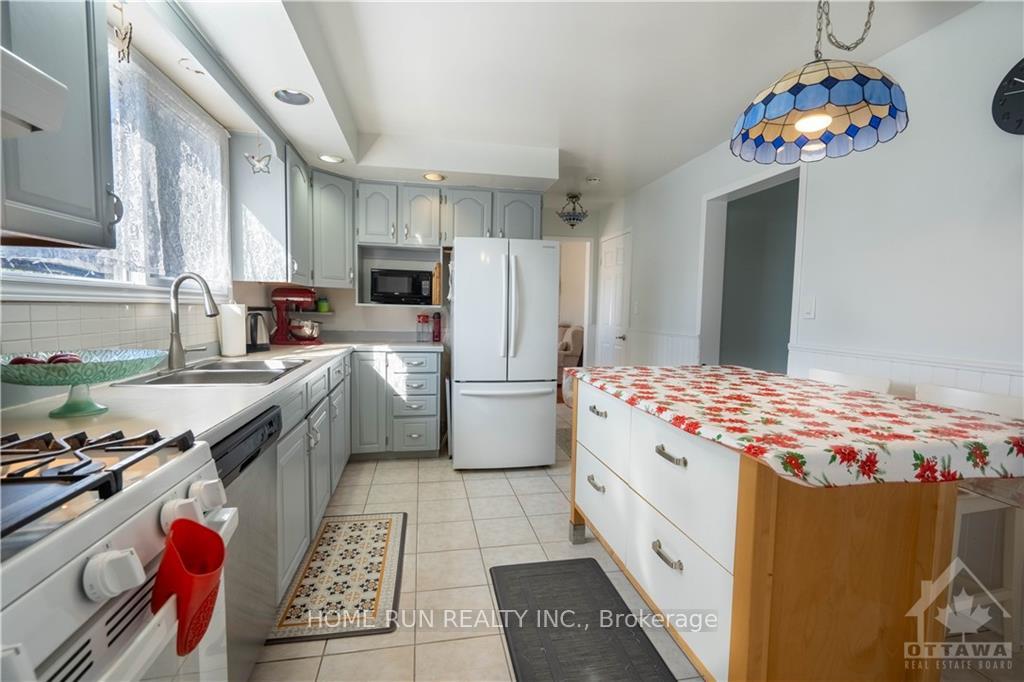 Photo 5 of 42 Mortensen Drive, Loyalist, Amherstview — HOMEH