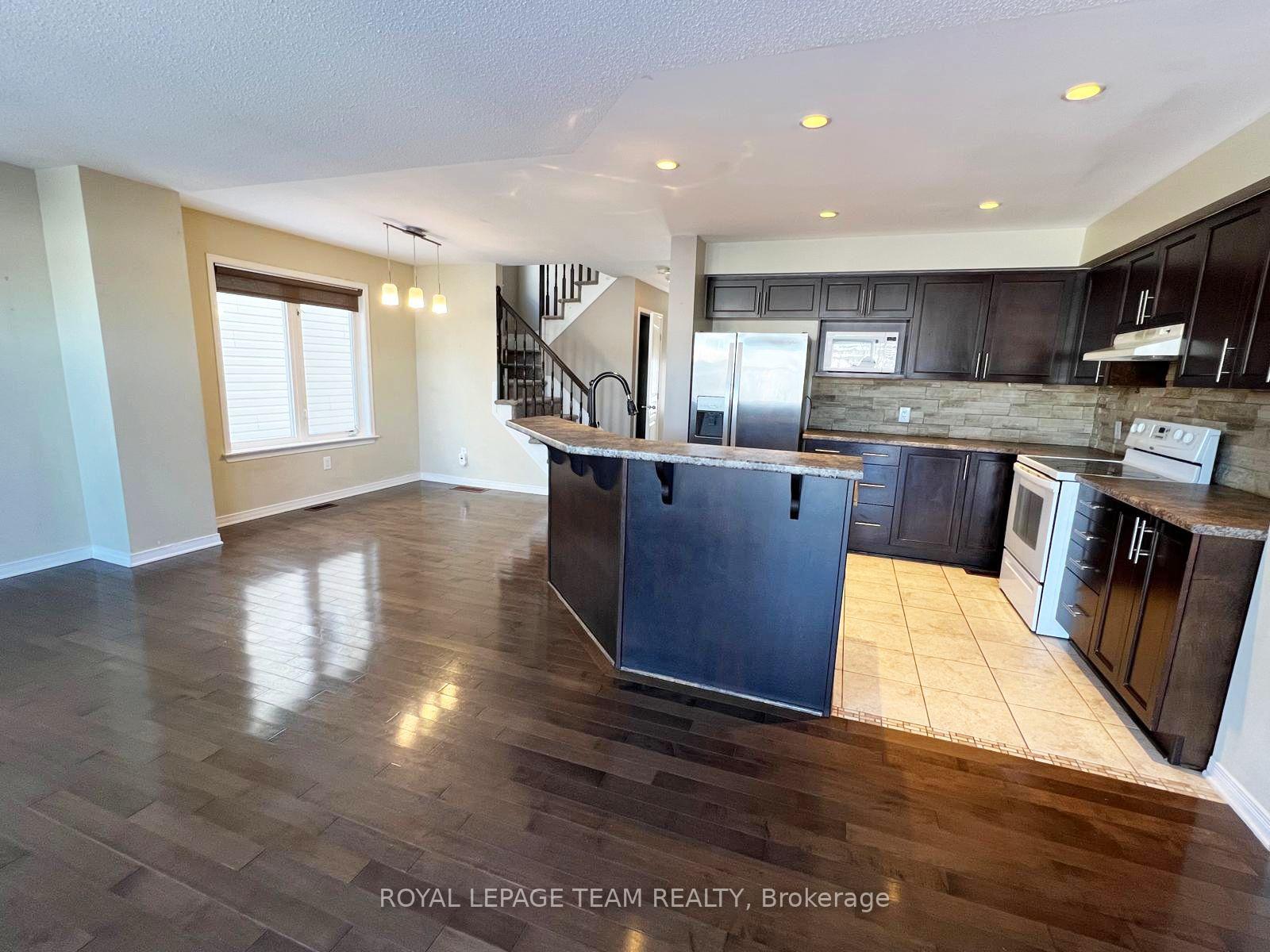 Photo 8 of 395 Celtic Ridge Crescent, Ottawa, Kanata - Morgan's Grant/South March — HOMEH