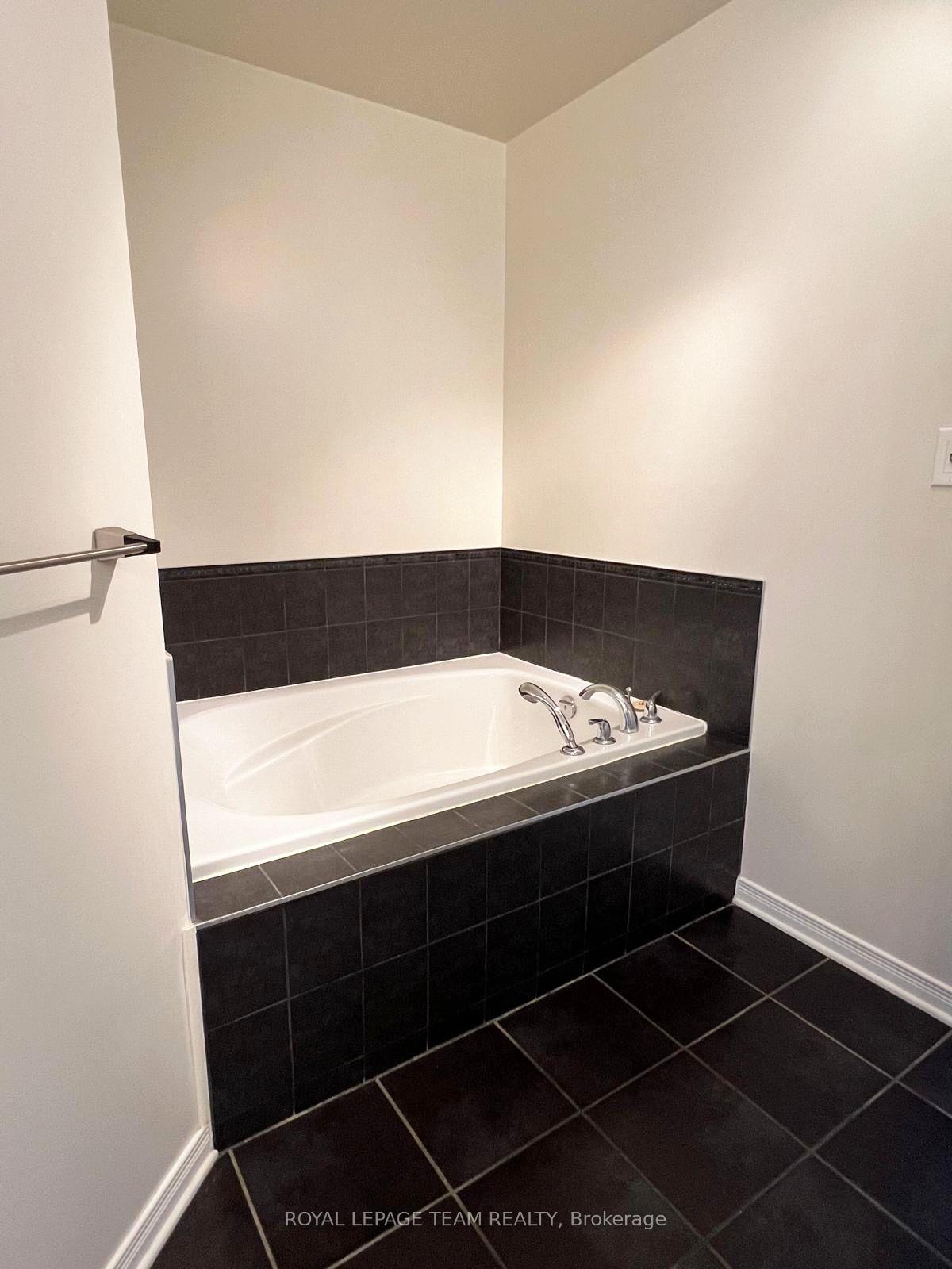 Photo 18 of 395 Celtic Ridge Crescent, Ottawa, Kanata - Morgan's Grant/South March — HOMEH