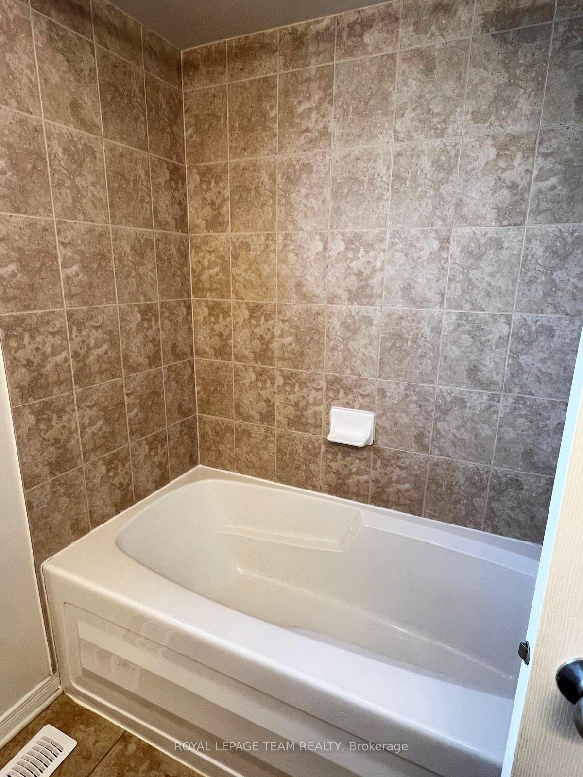 Photo 24 of 395 Celtic Ridge Crescent, Ottawa, Kanata - Morgan's Grant/South March — HOMEH