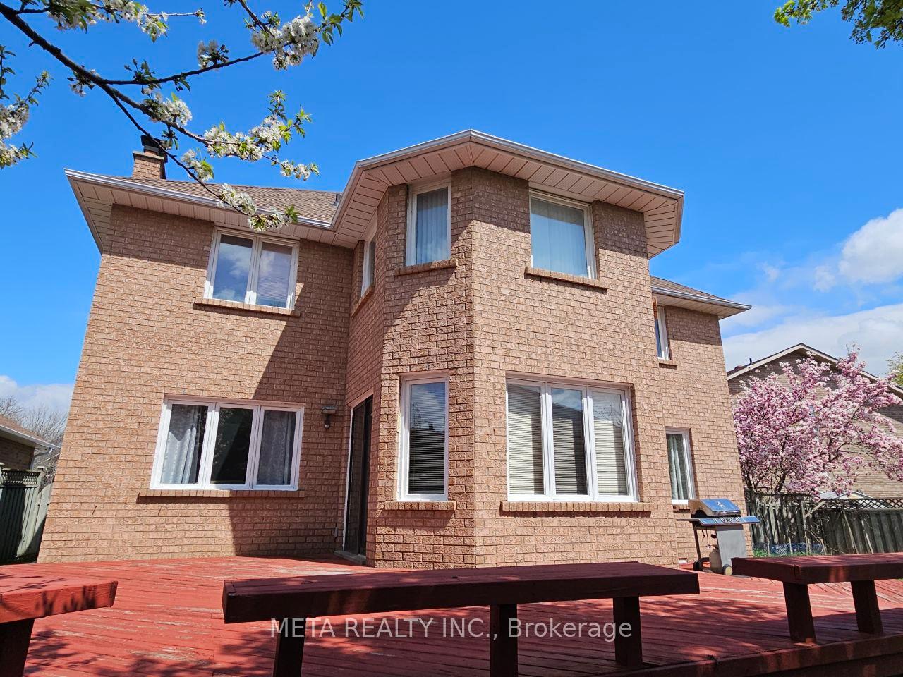 Photo 3 of 53 Holbrook Court, Markham, Unionville — HOMEH