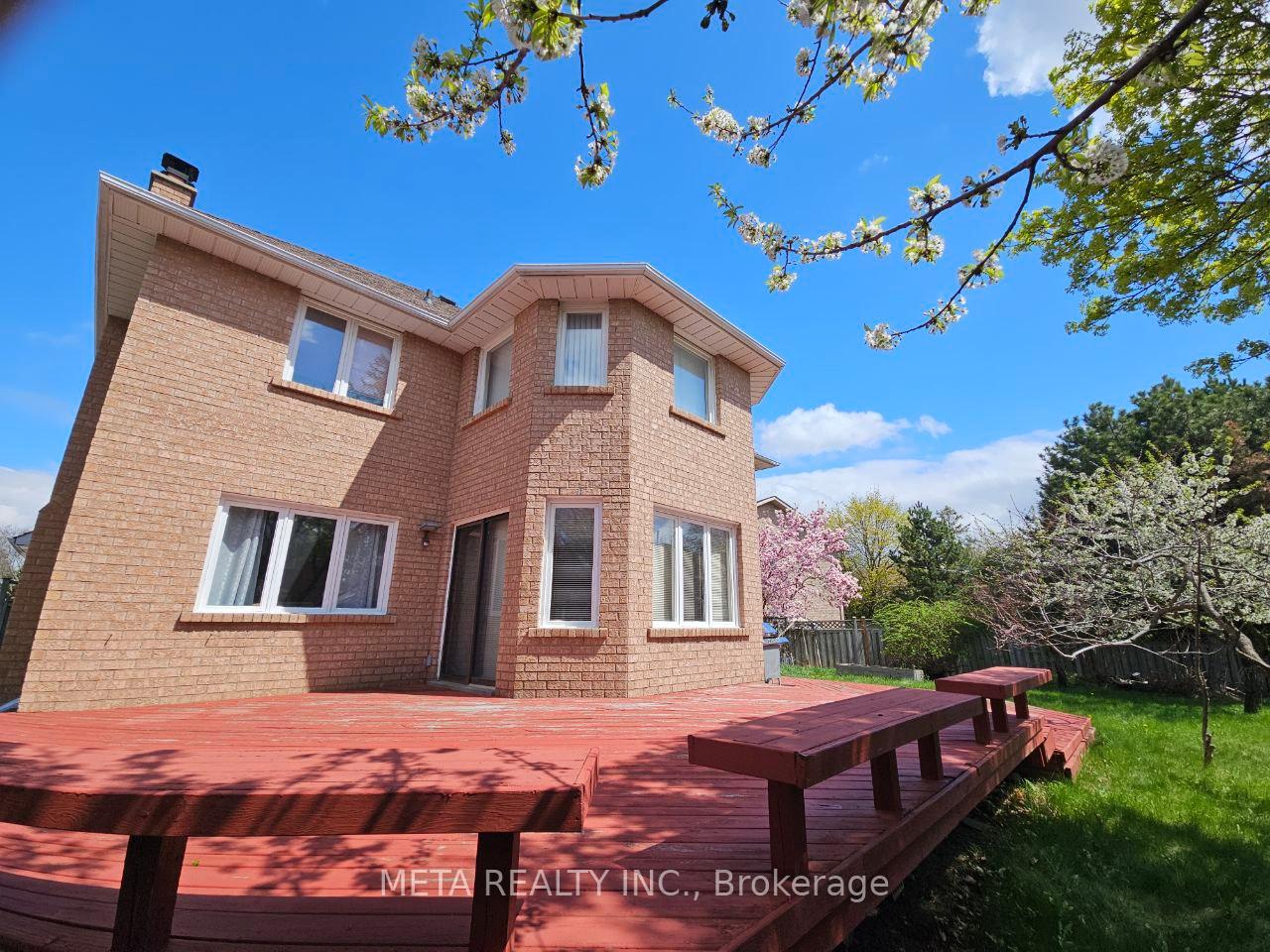 Photo 4 of 53 Holbrook Court, Markham, Unionville — HOMEH
