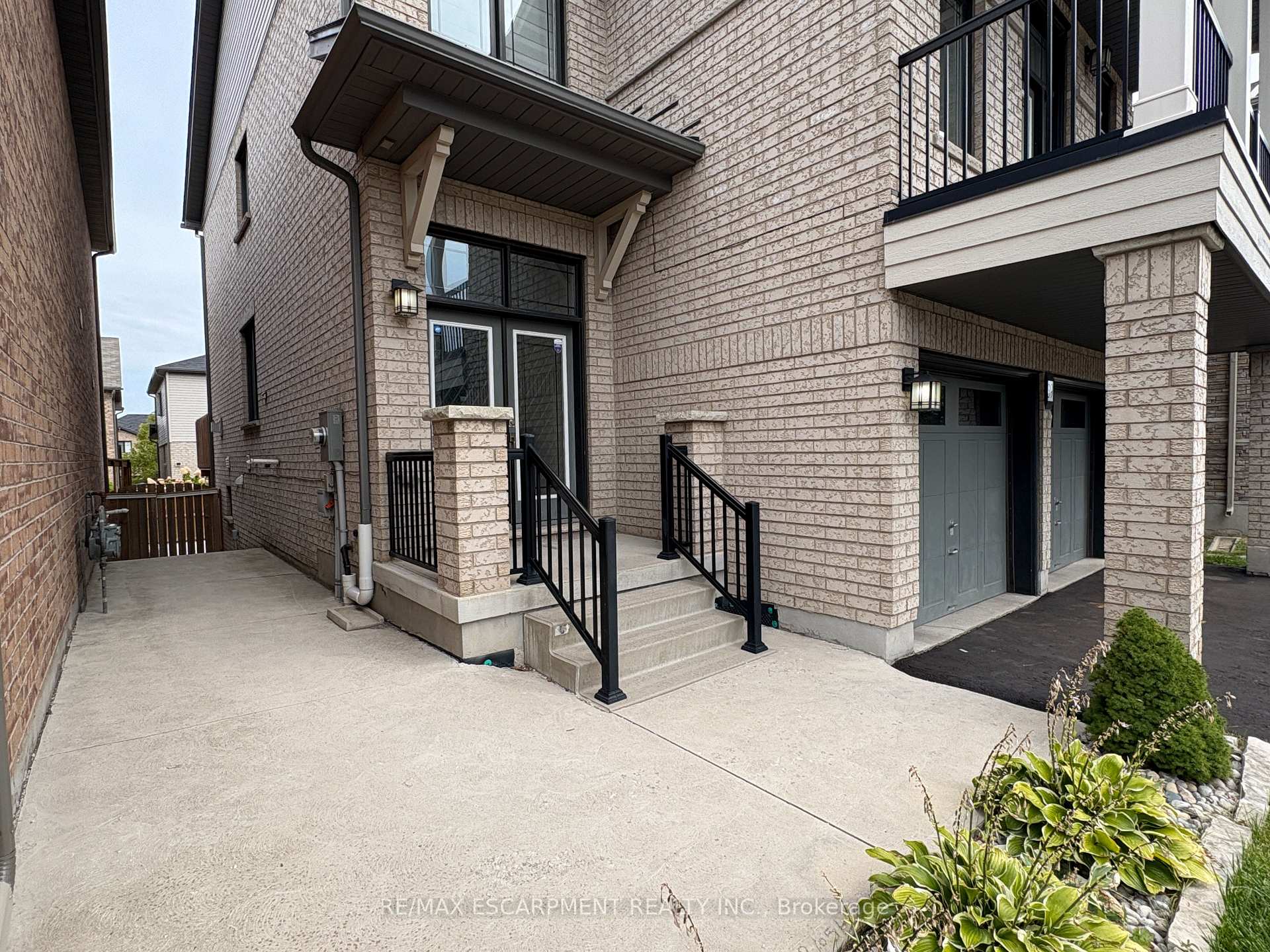 Photo 3 of 39 West Glen Avenue, Hamilton, Stoney Creek Mountain — HOMEH