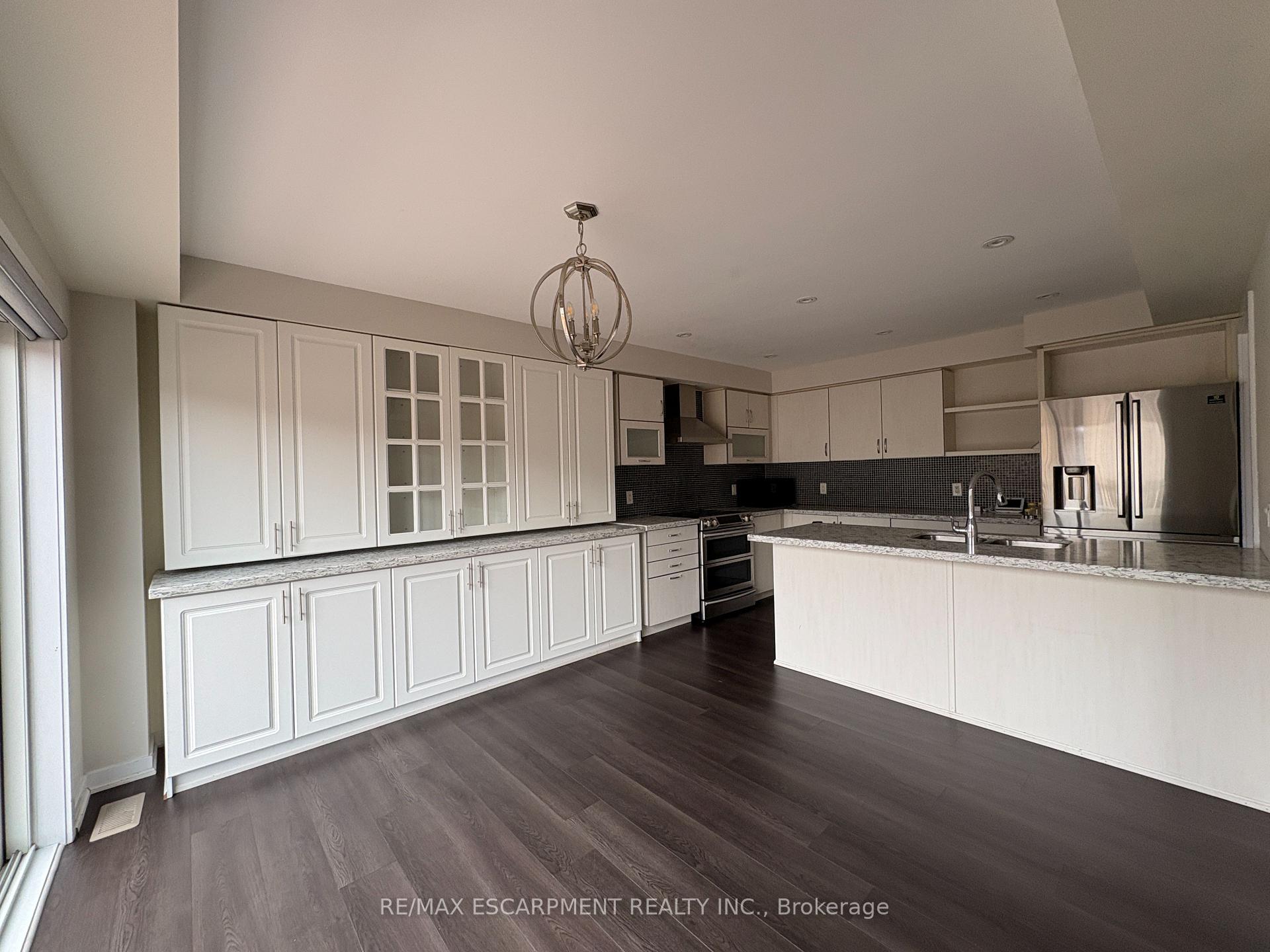 Photo 5 of 39 West Glen Avenue, Hamilton, Stoney Creek Mountain — HOMEH
