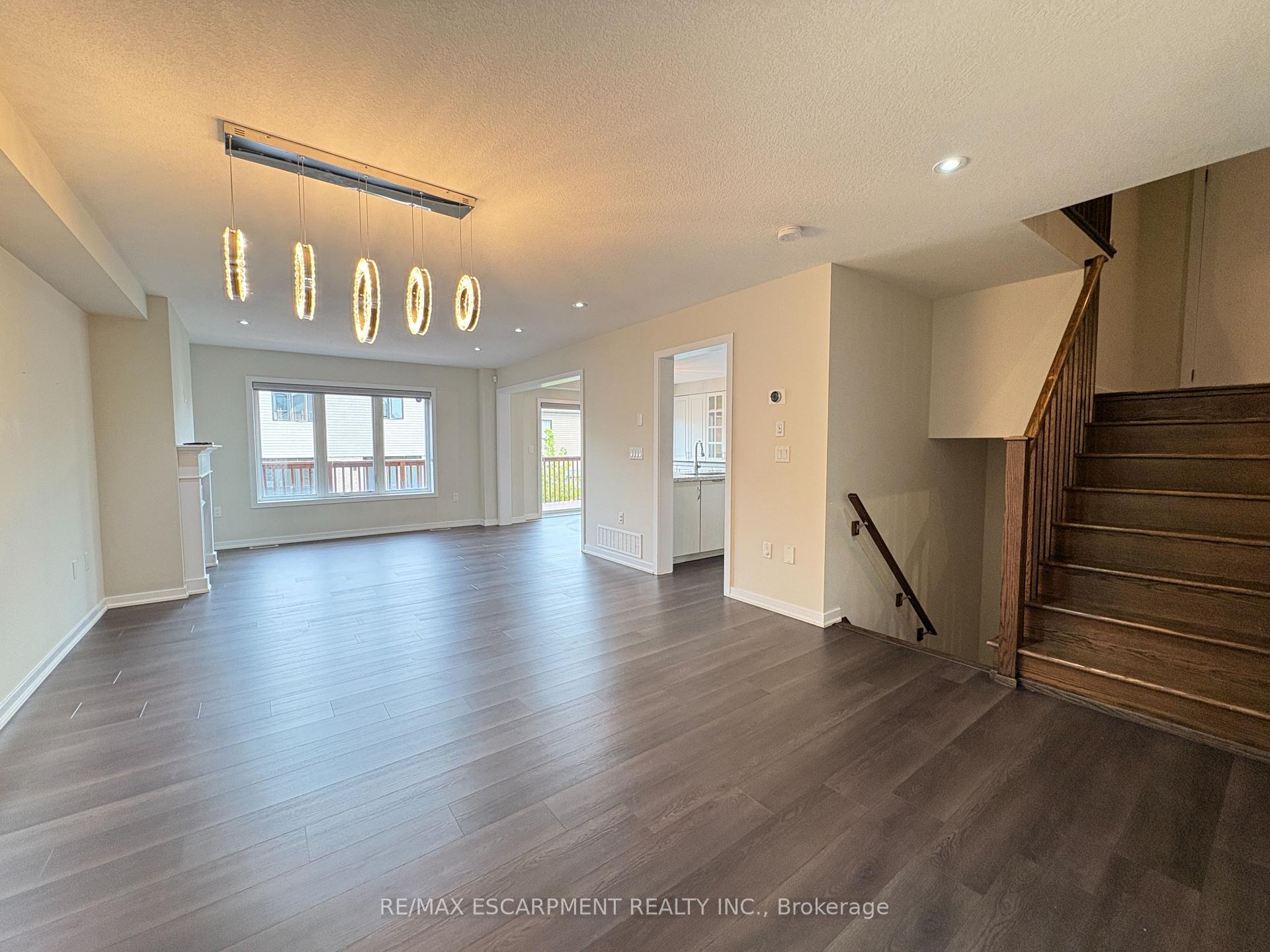 Photo 8 of 39 West Glen Avenue, Hamilton, Stoney Creek Mountain — HOMEH