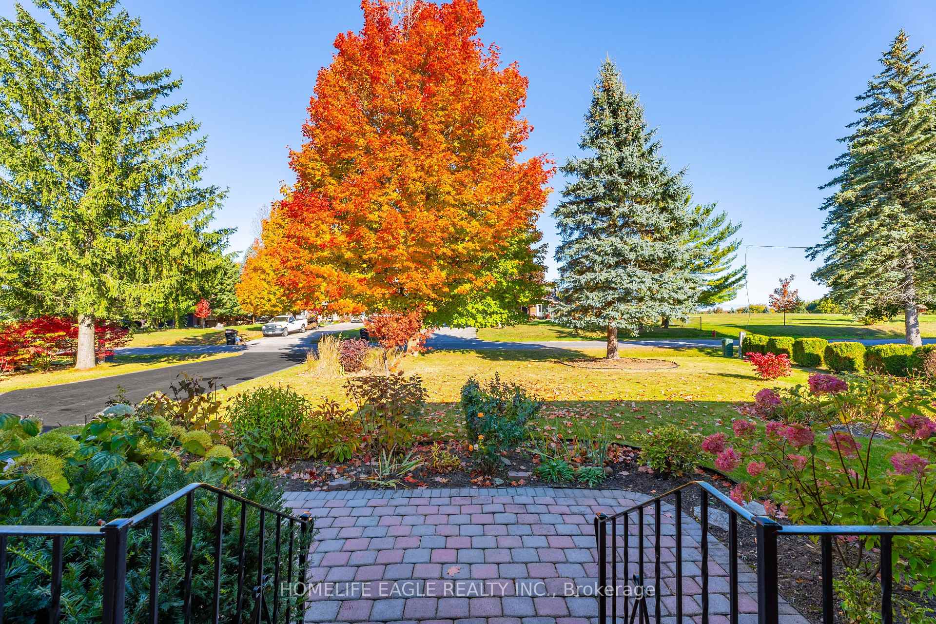 Photo 3 of 215 Valley View Drive, Innisfil, Churchill — HOMEH