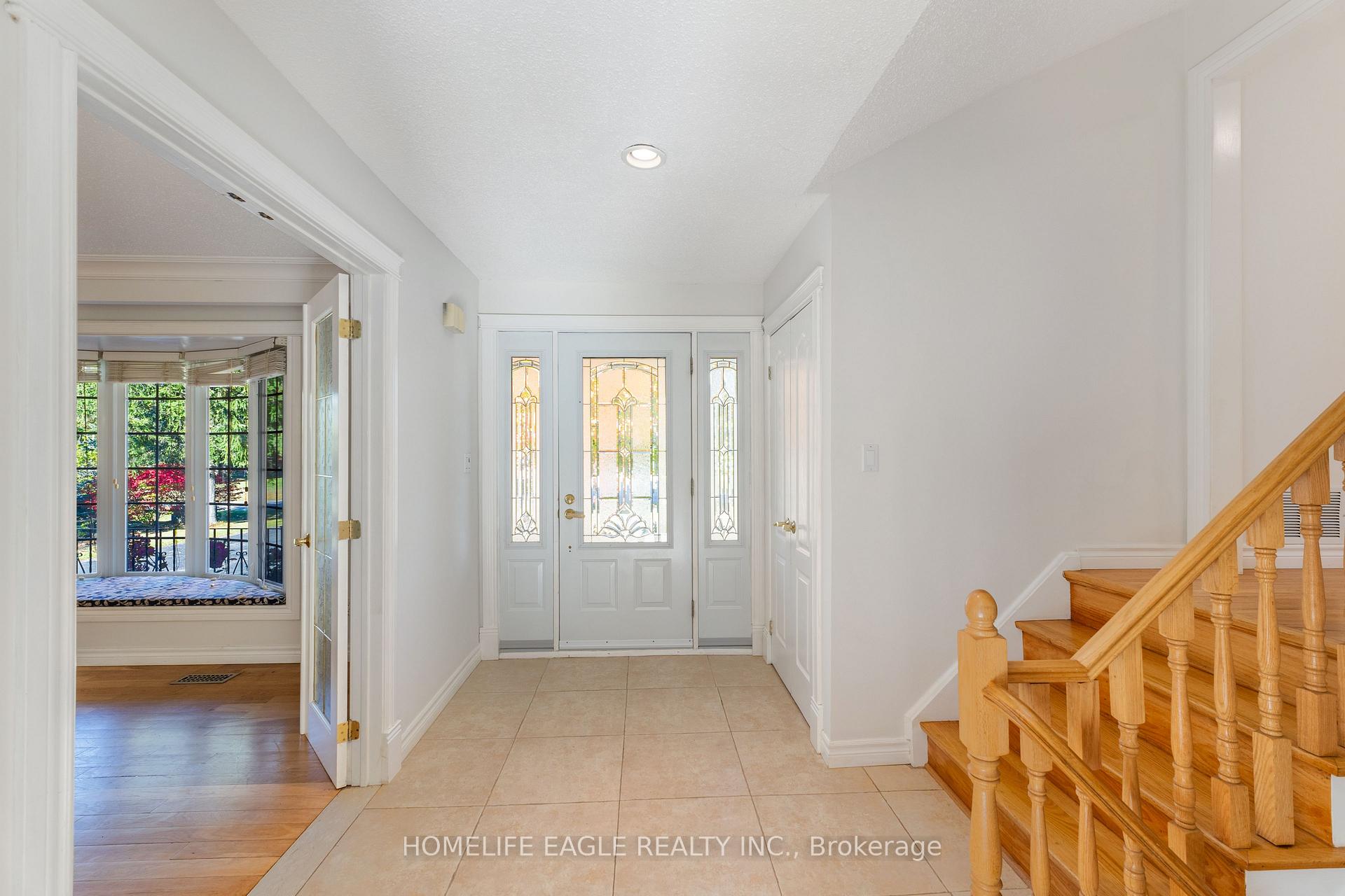 Photo 4 of 215 Valley View Drive, Innisfil, Churchill — HOMEH