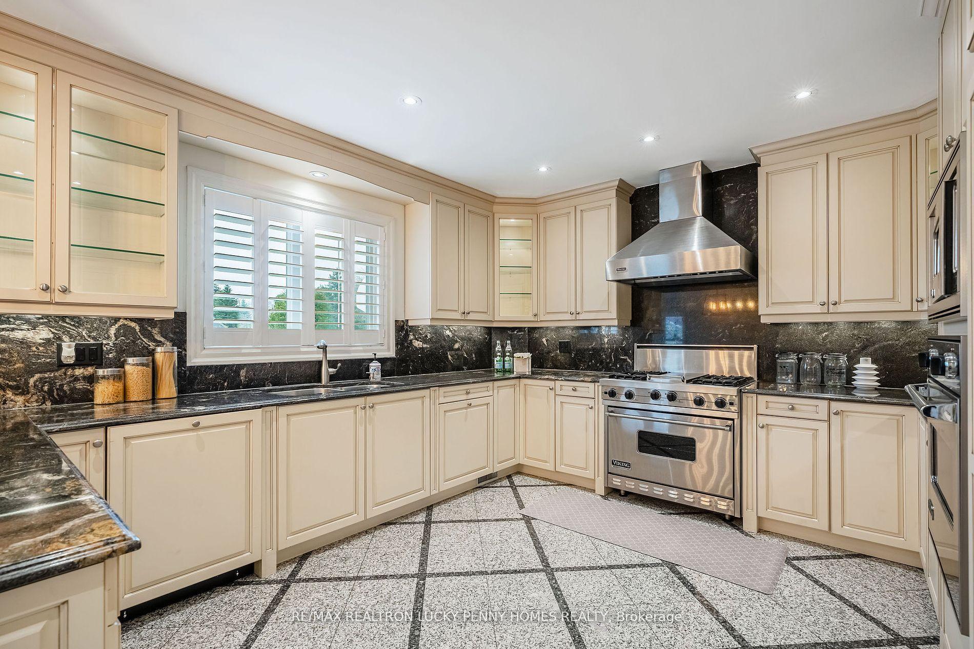 Photo 10 of 16 Noble Street, Markham, Milliken Mills East — HOMEH
