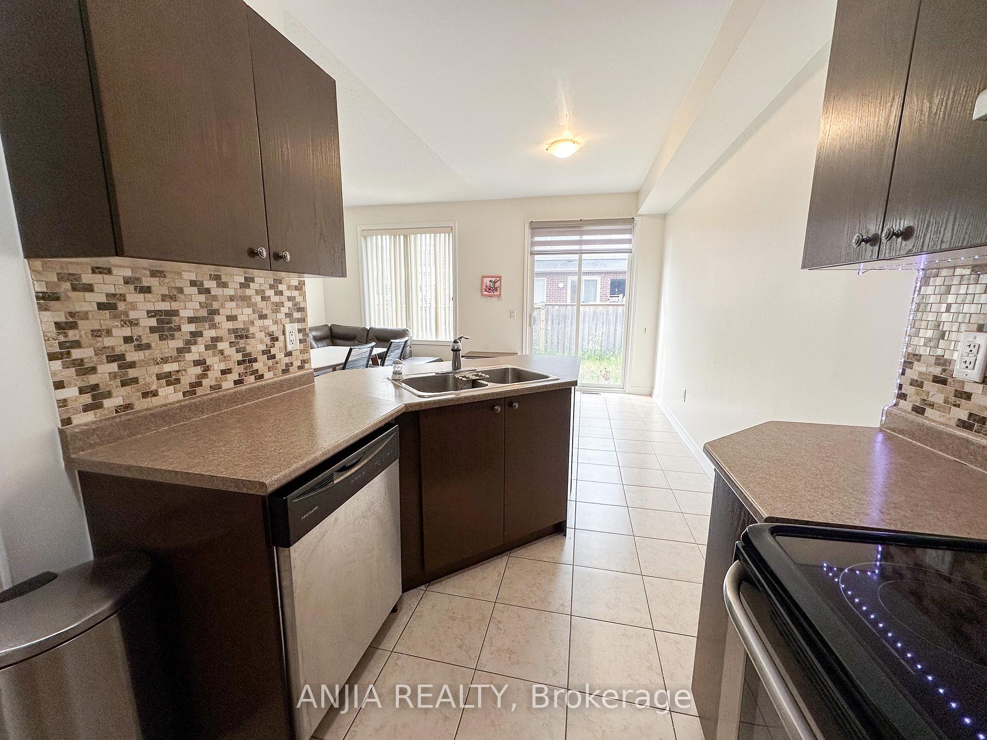 Photo 8 of 49 Truchard Avenue, Markham, Berczy — HOMEH