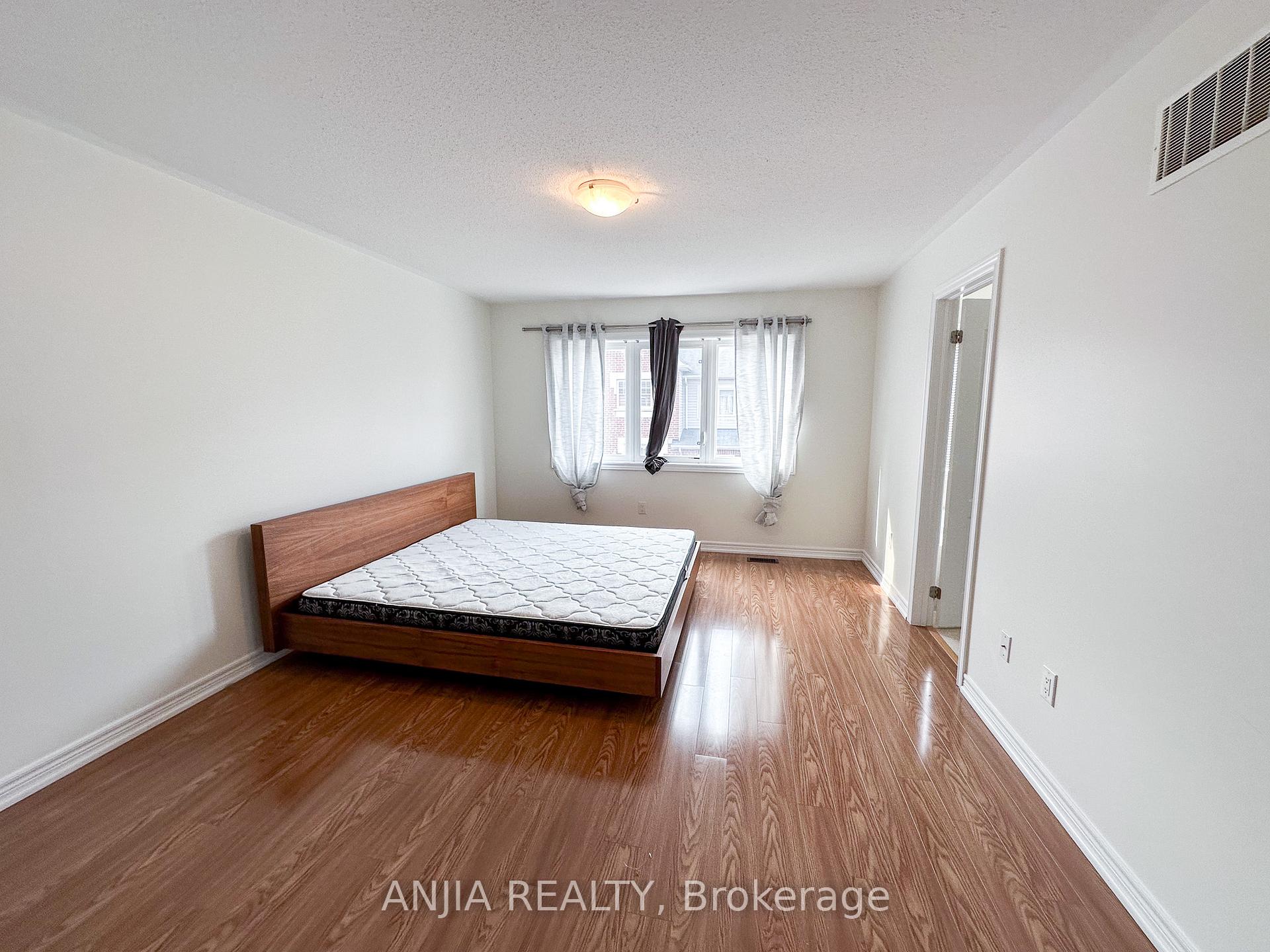 Photo 16 of 49 Truchard Avenue, Markham, Berczy — HOMEH