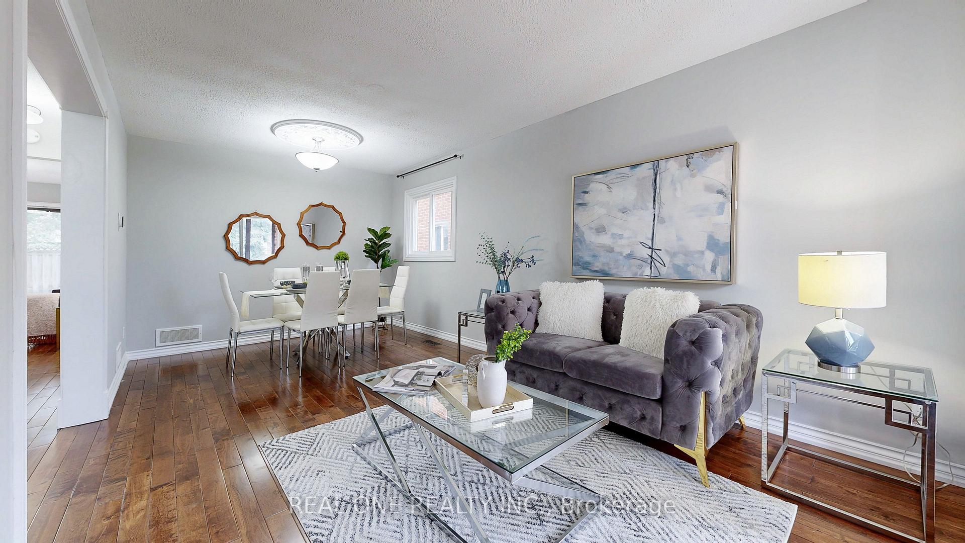 Photo 3 of 90 Spragg Circle, Markham, Markham Village — HOMEH