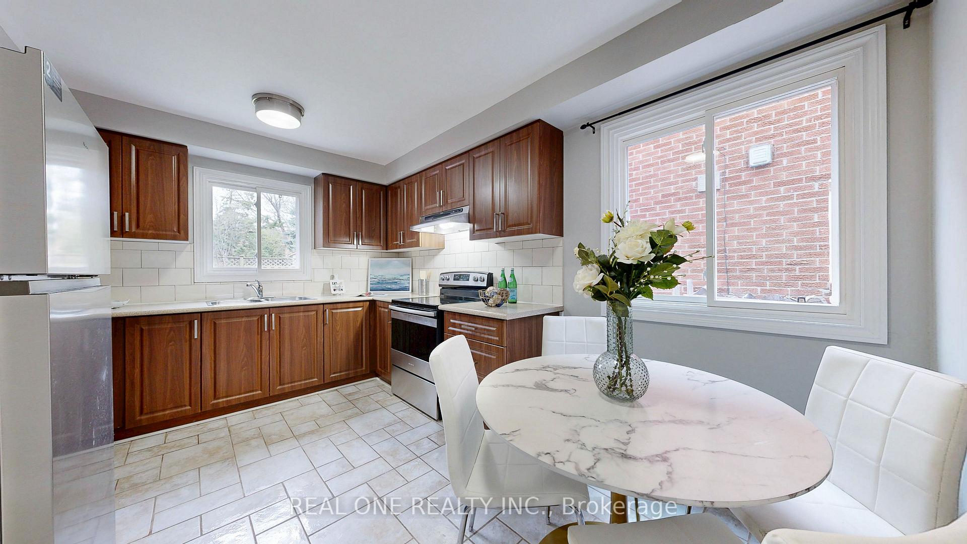 Photo 8 of 90 Spragg Circle, Markham, Markham Village — HOMEH