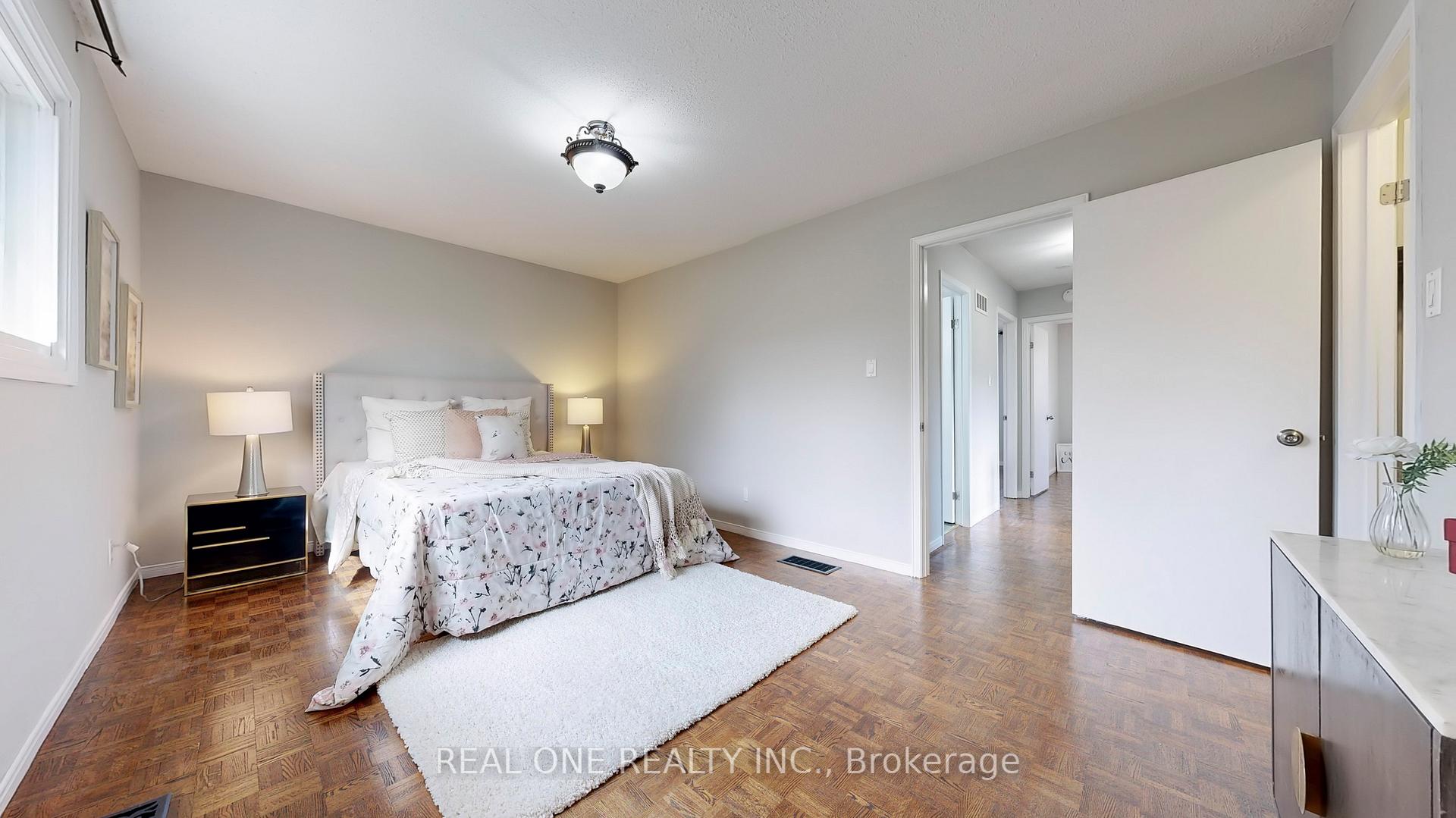 Photo 18 of 90 Spragg Circle, Markham, Markham Village — HOMEH