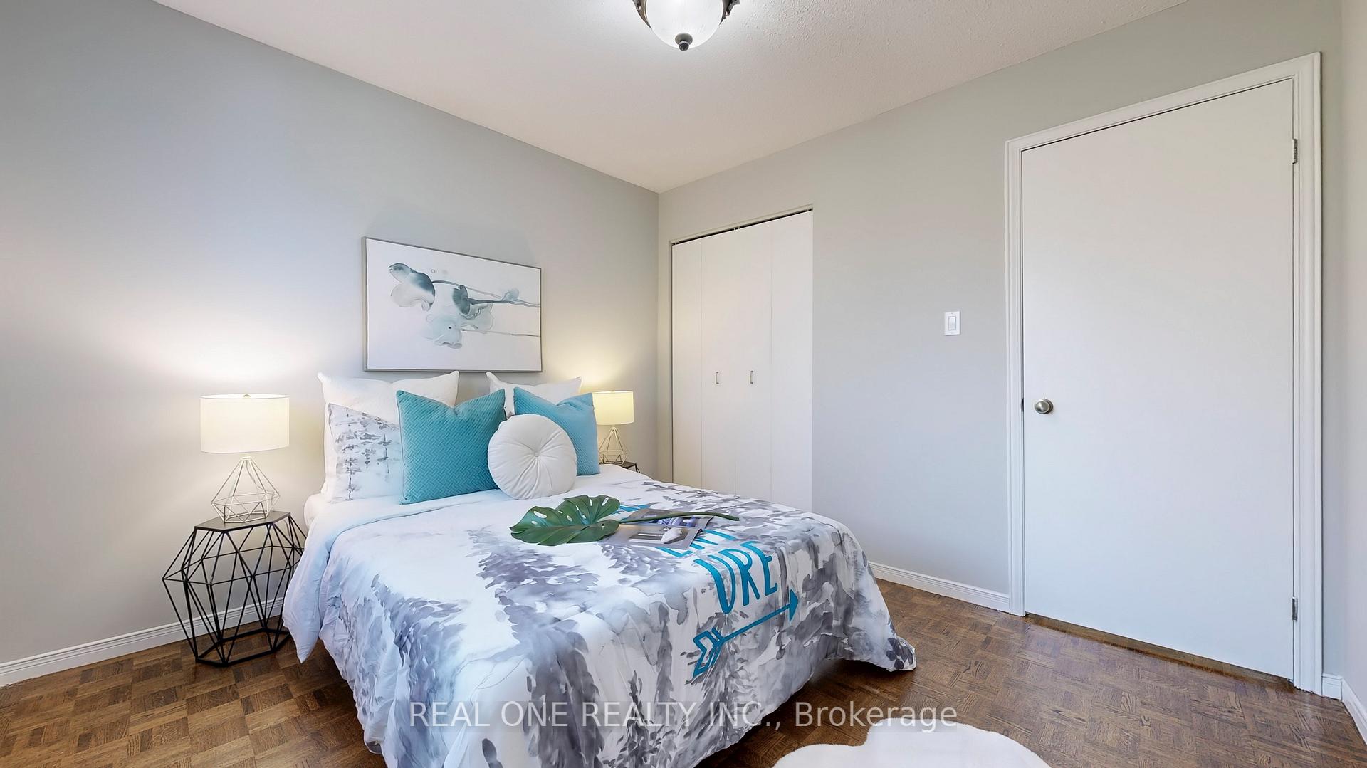 Photo 21 of 90 Spragg Circle, Markham, Markham Village — HOMEH