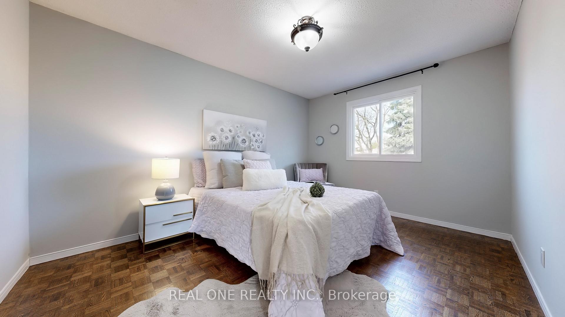 Photo 23 of 90 Spragg Circle, Markham, Markham Village — HOMEH