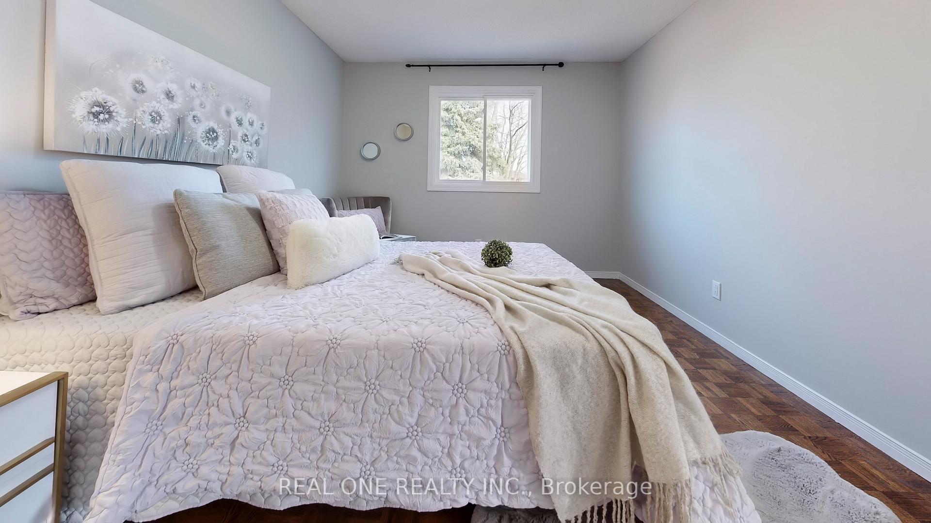 Photo 24 of 90 Spragg Circle, Markham, Markham Village — HOMEH