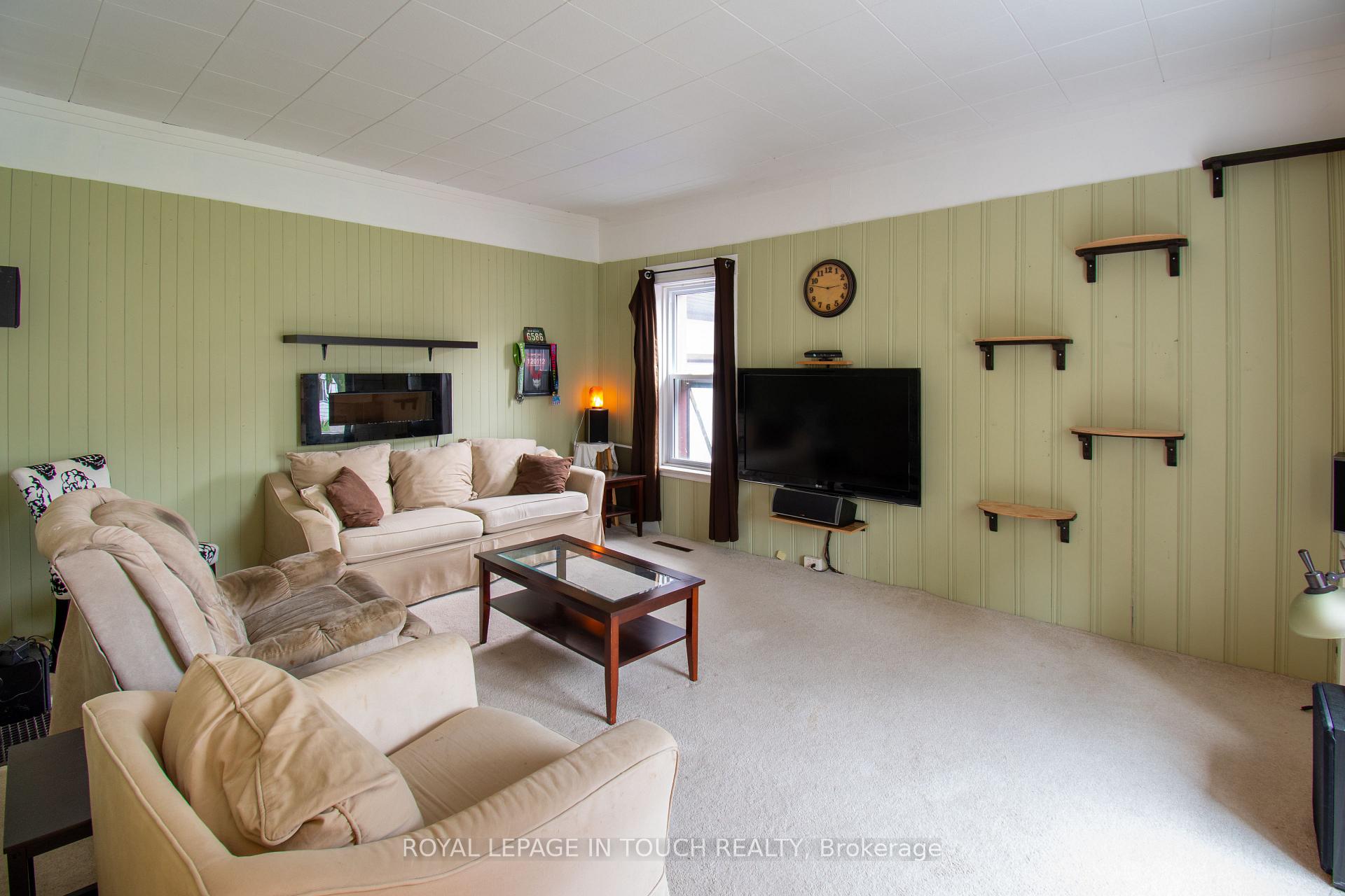 Photo 11 of 125 Eighth Street, Midland — HOMEH
