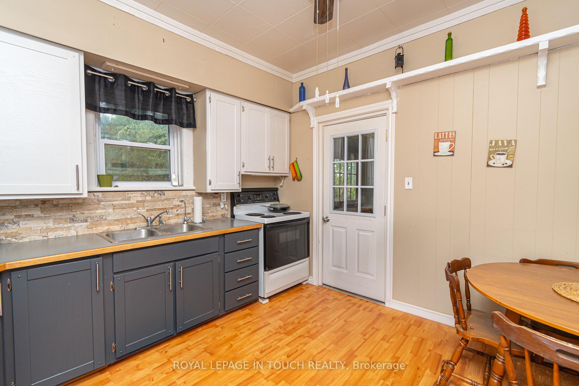 Photo 13 of 125 Eighth Street, Midland — HOMEH