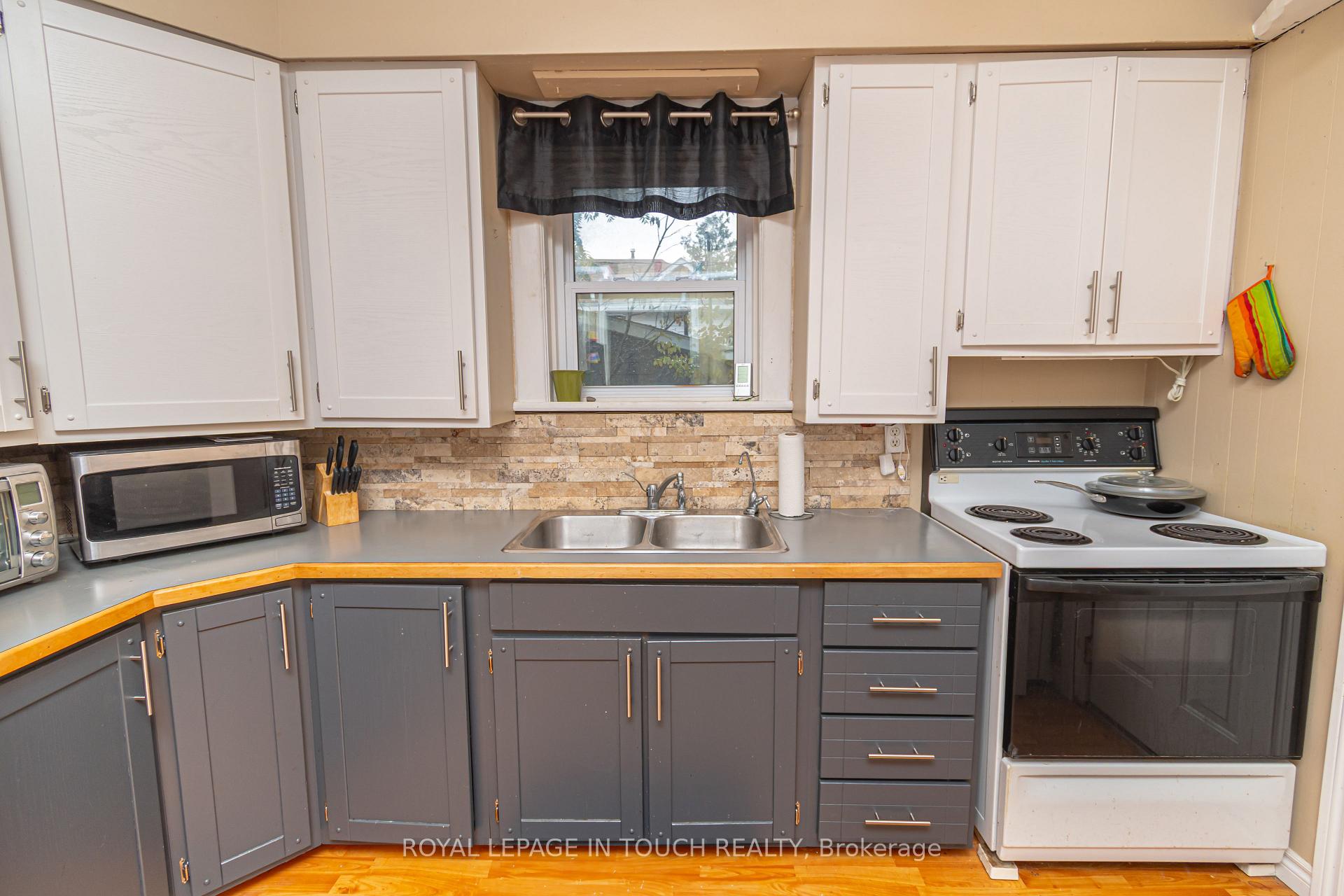 Photo 15 of 125 Eighth Street, Midland — HOMEH