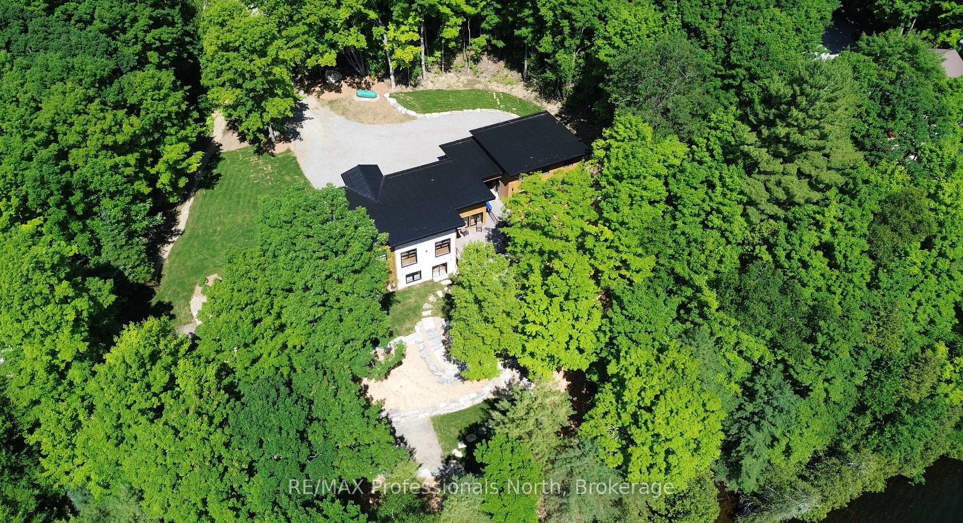 Front of 1041 Minaki Lane
