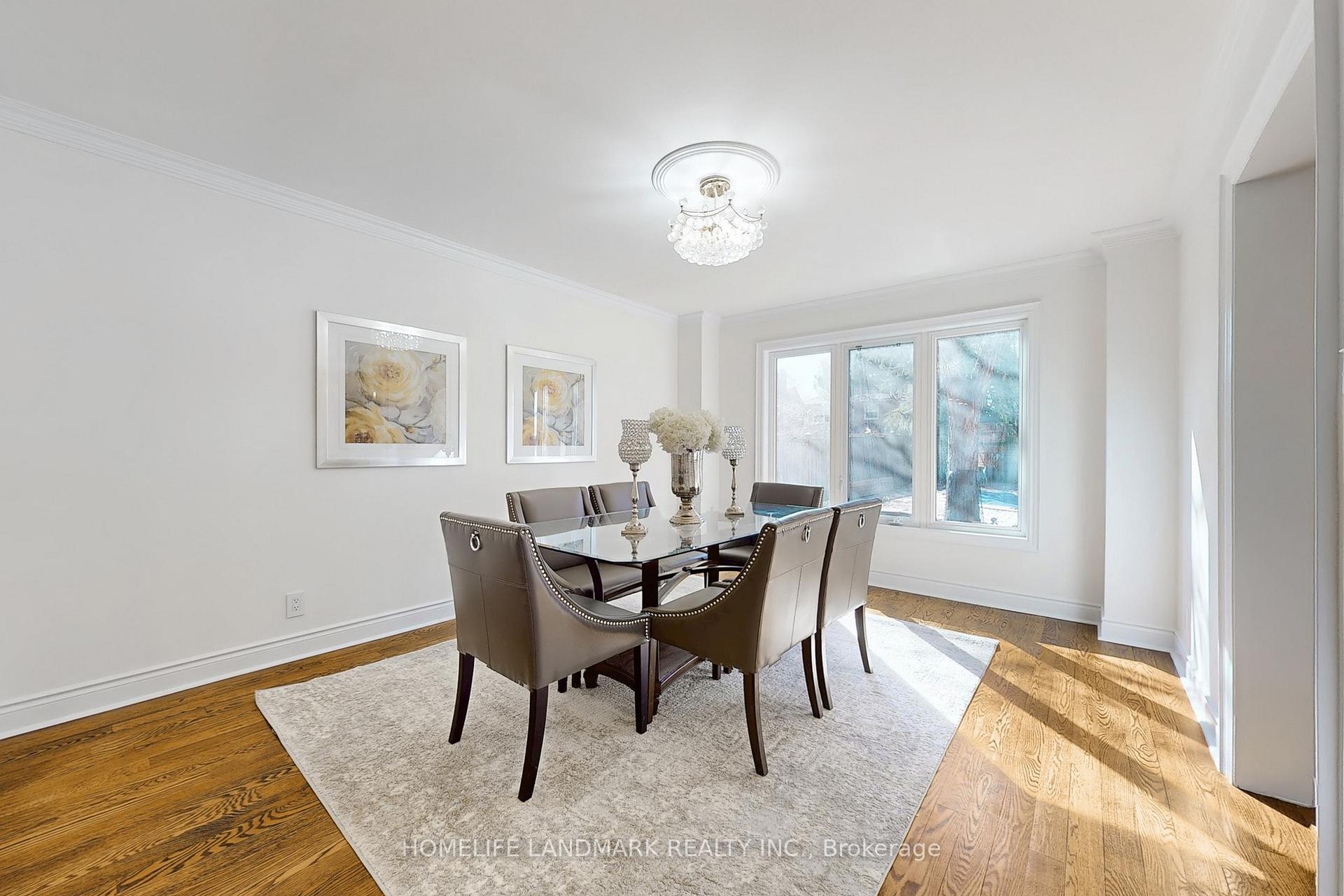 Photo 3 of 43 Pennock Crescent, Markham, Unionville — HOMEH